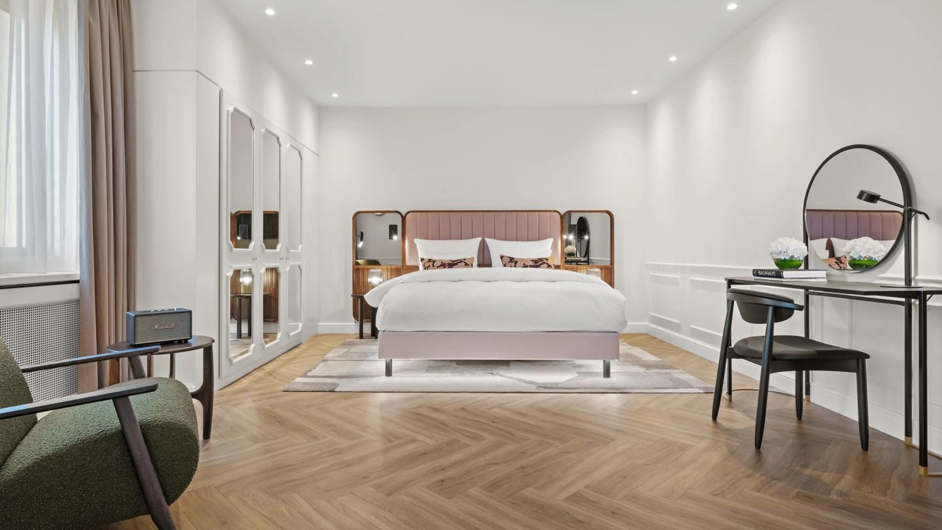 Bed in Hotel Bristol Berlin