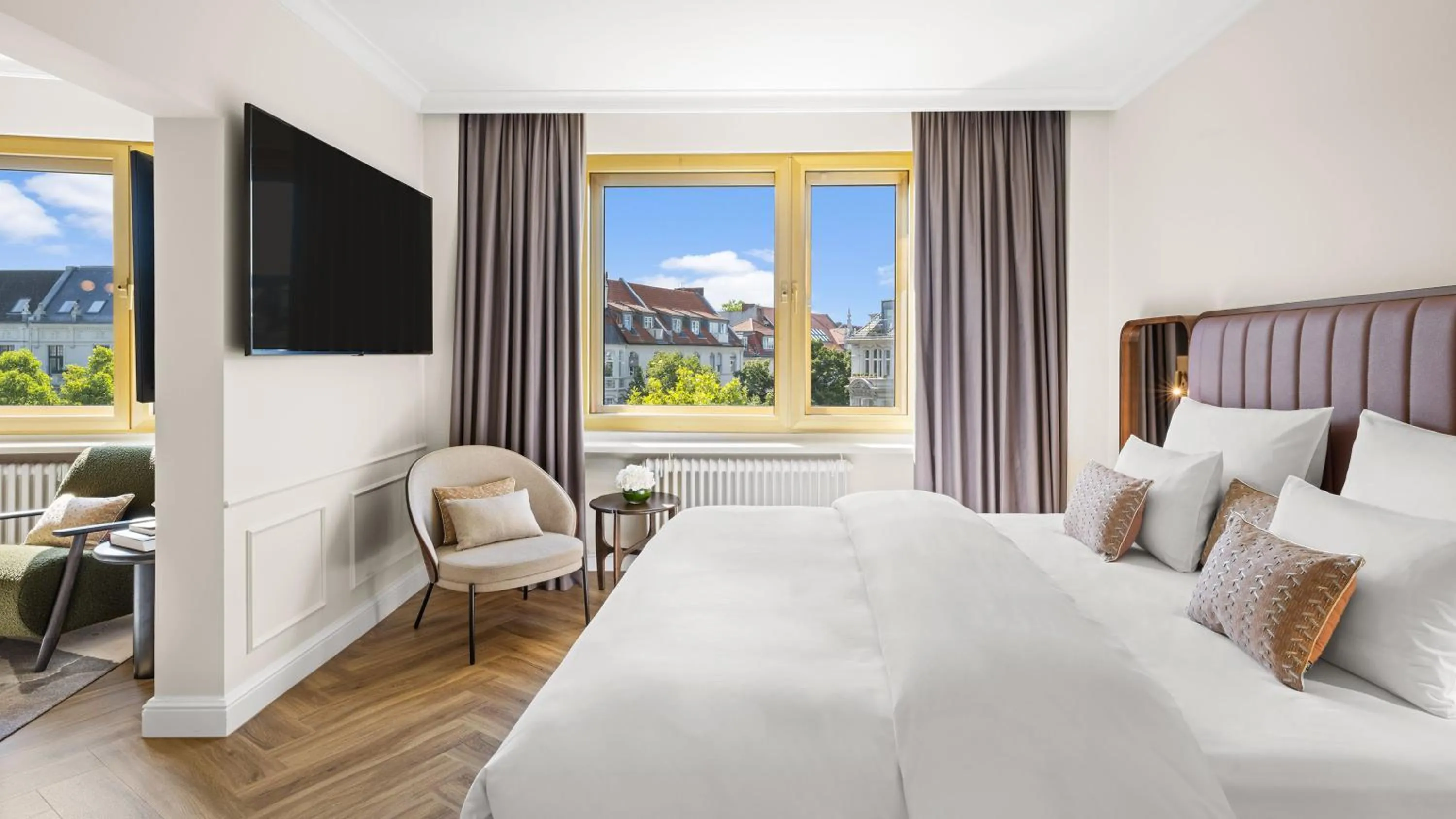 Photo of the whole room, Bed in Hotel Bristol Berlin