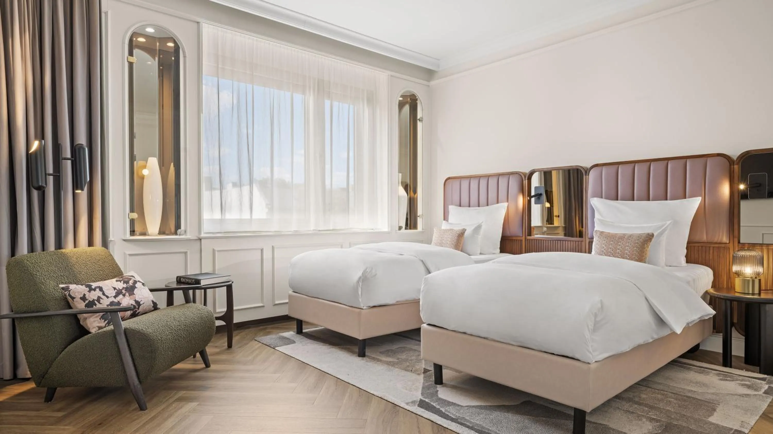 Photo of the whole room, Bed in Hotel Bristol Berlin