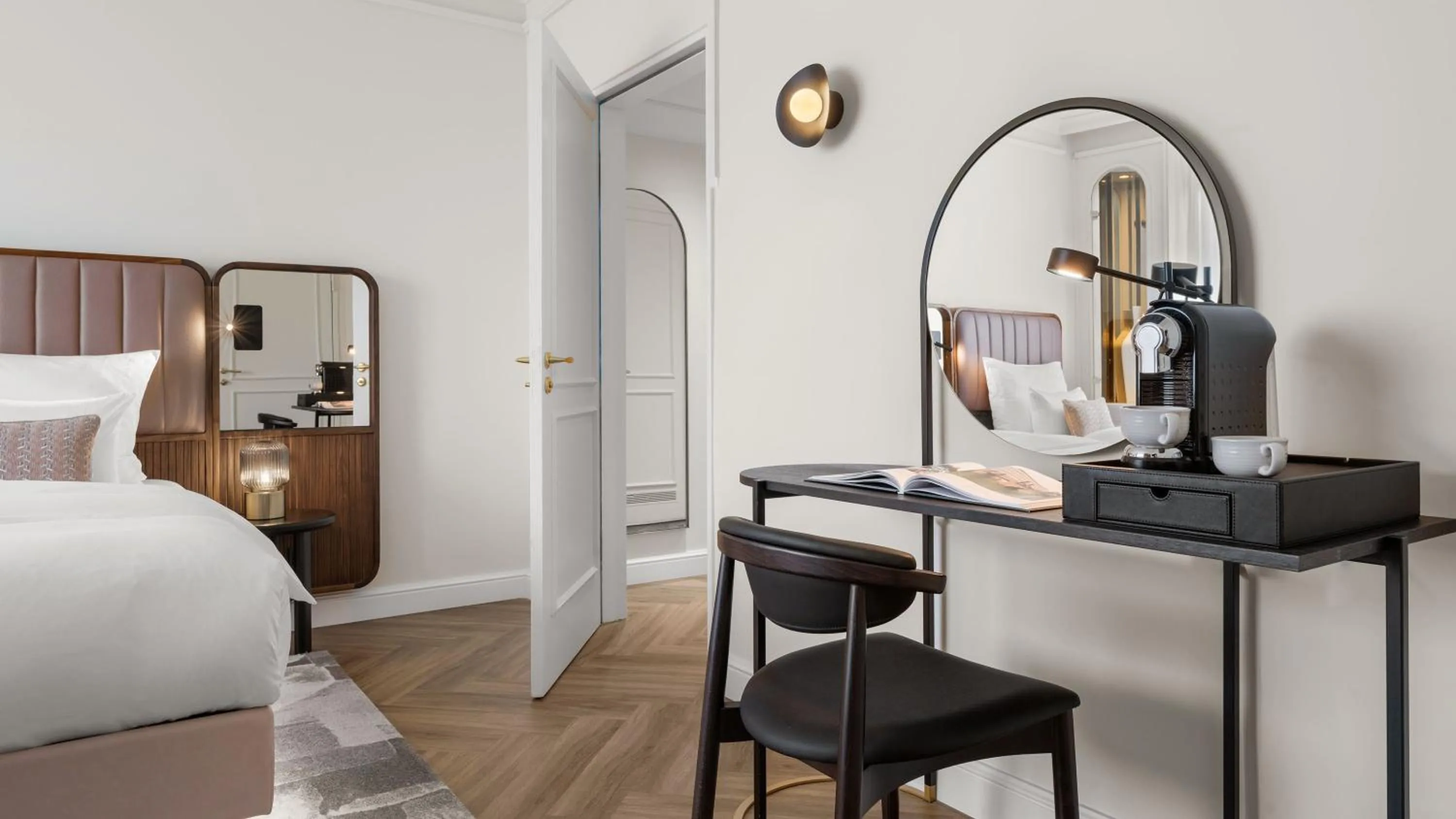 Photo of the whole room, Bed in Hotel Bristol Berlin