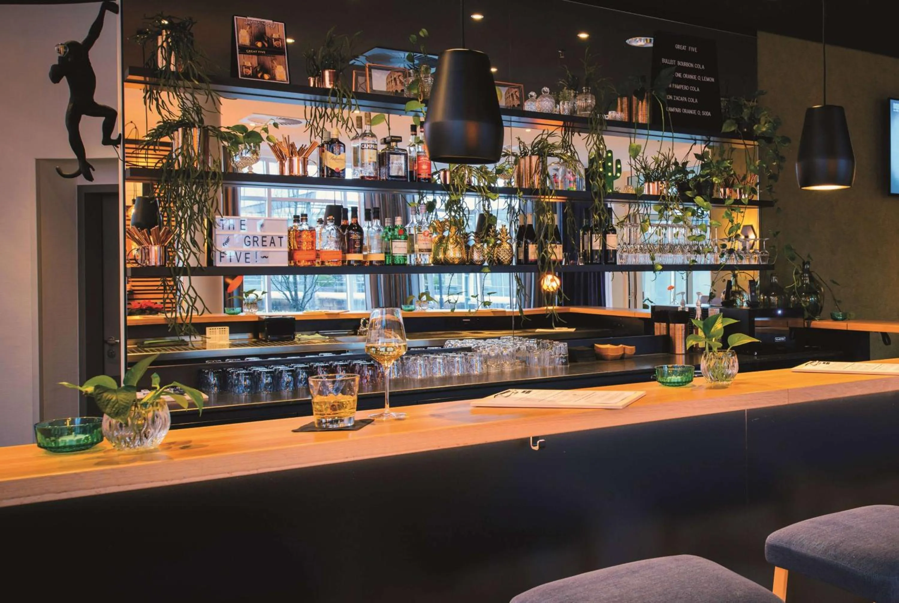 Lounge or bar in Vienna House Easy by Wyndham Bad Oeynhausen