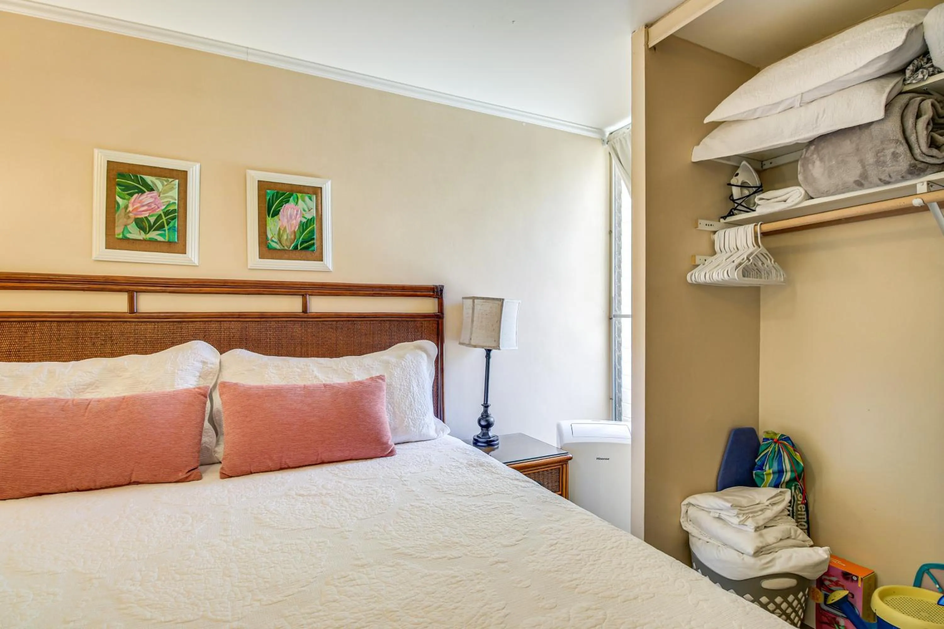 Bed in Gorgeous Oceanfront Condo with Spectacular Views!