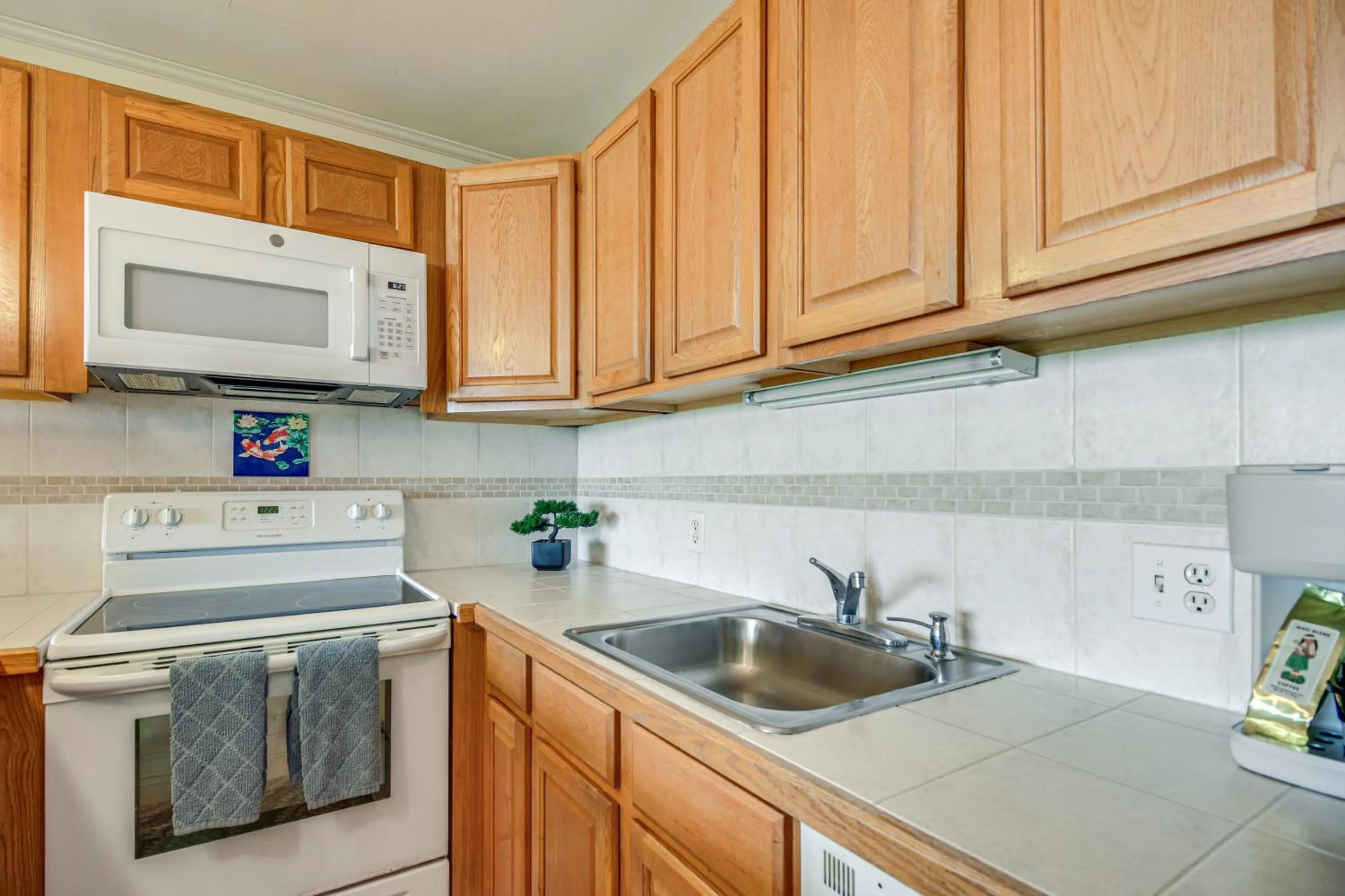 Gorgeous Oceanfront Condo with Spectacular Views!