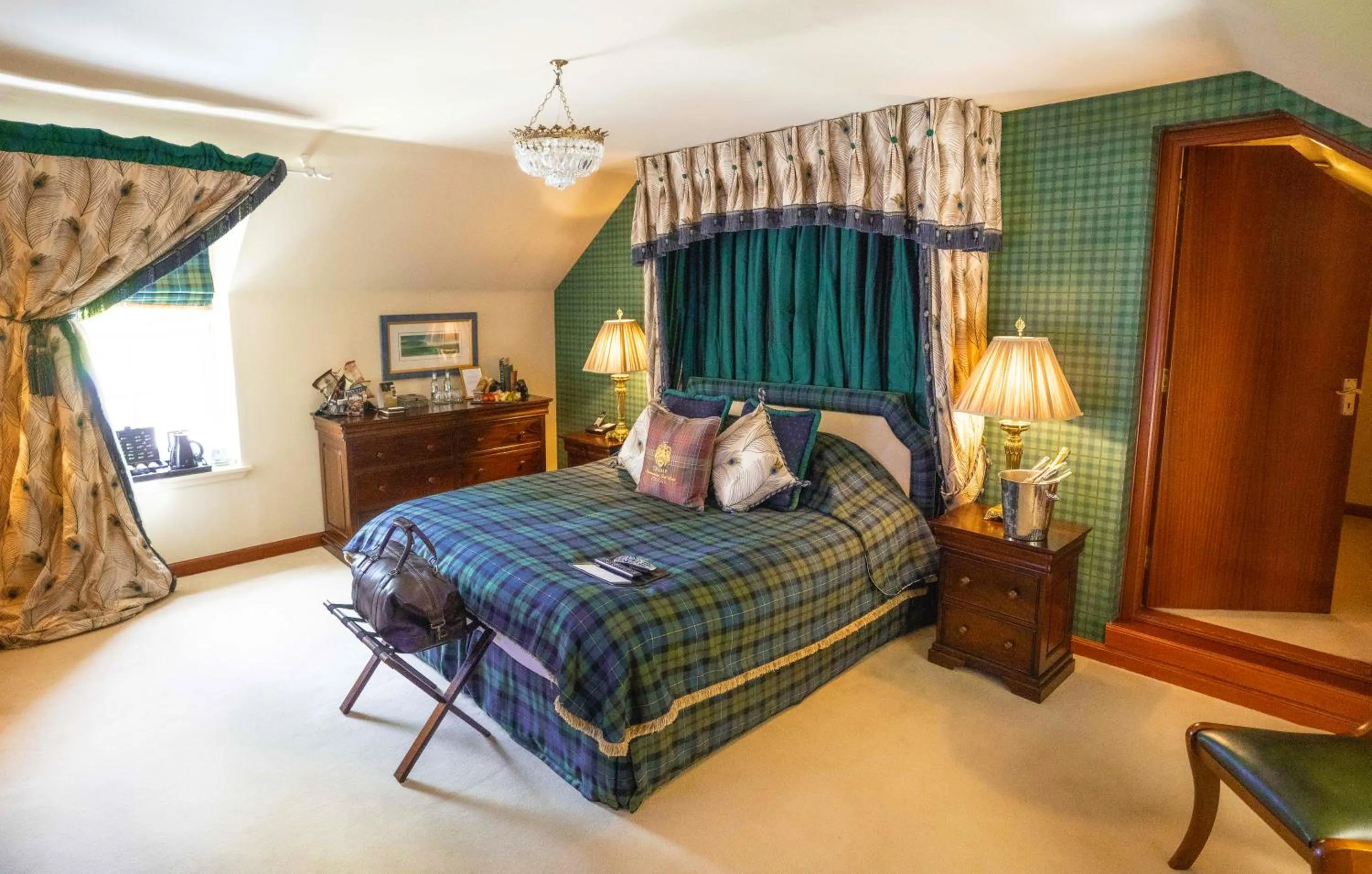 Bed in Trump MacLeod House & Lodge, Scotland