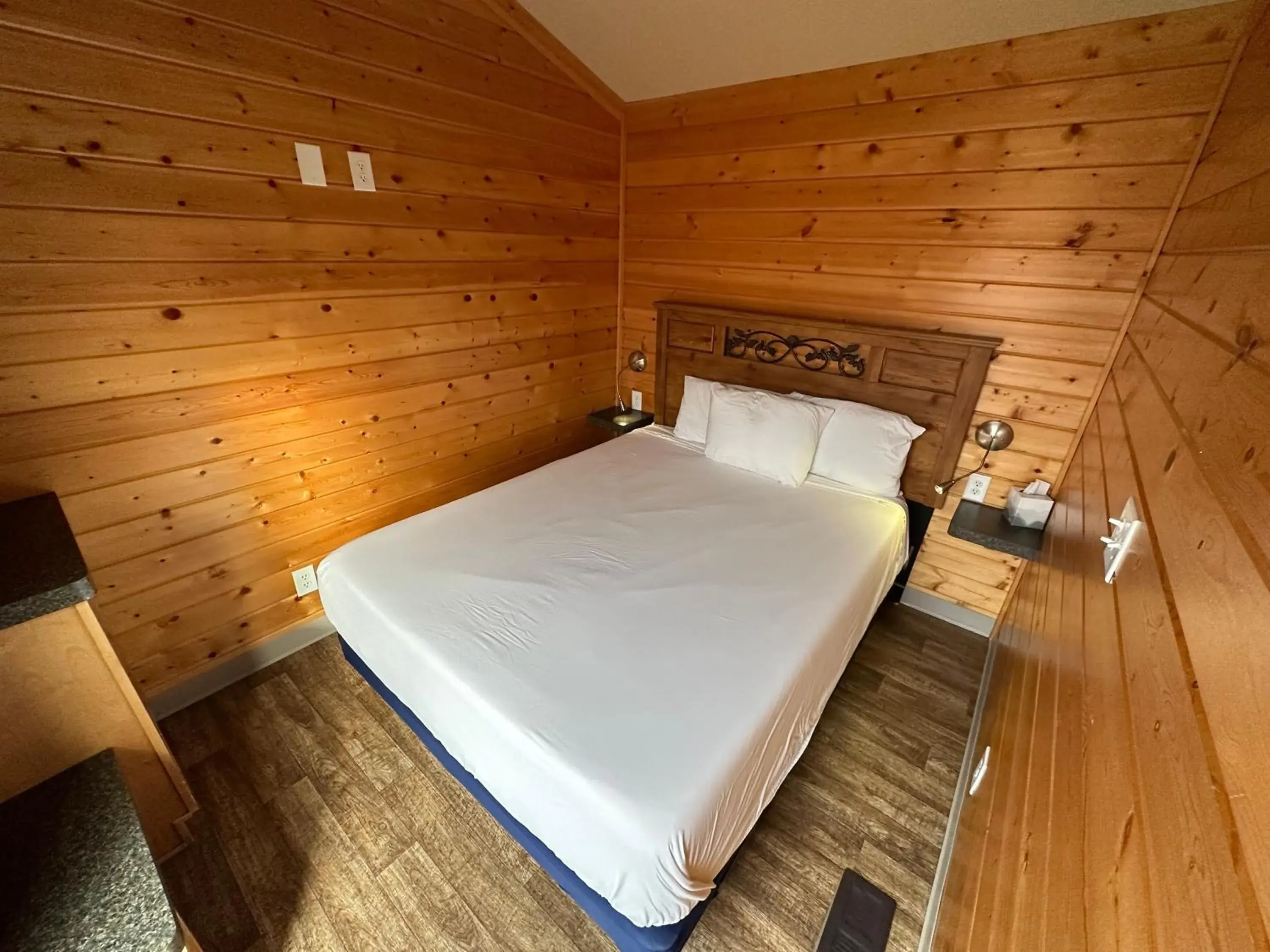 Two Bedroom Cabin with Kitchen in Westport Inn Cabins Two Bedroom Cabin with Kitchen in Westport Inn Cabins