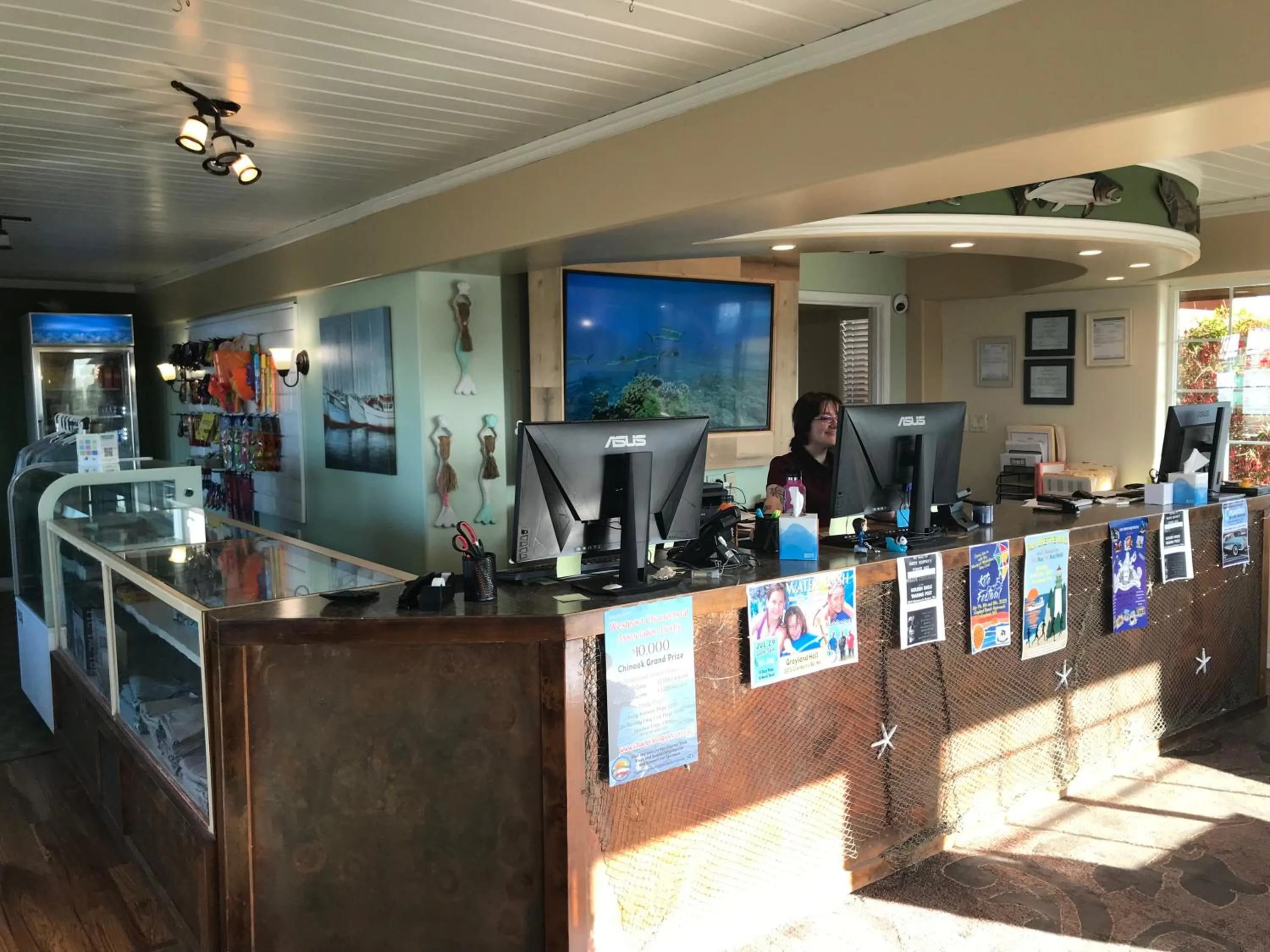 Lobby or reception in Westport Inn Cabins