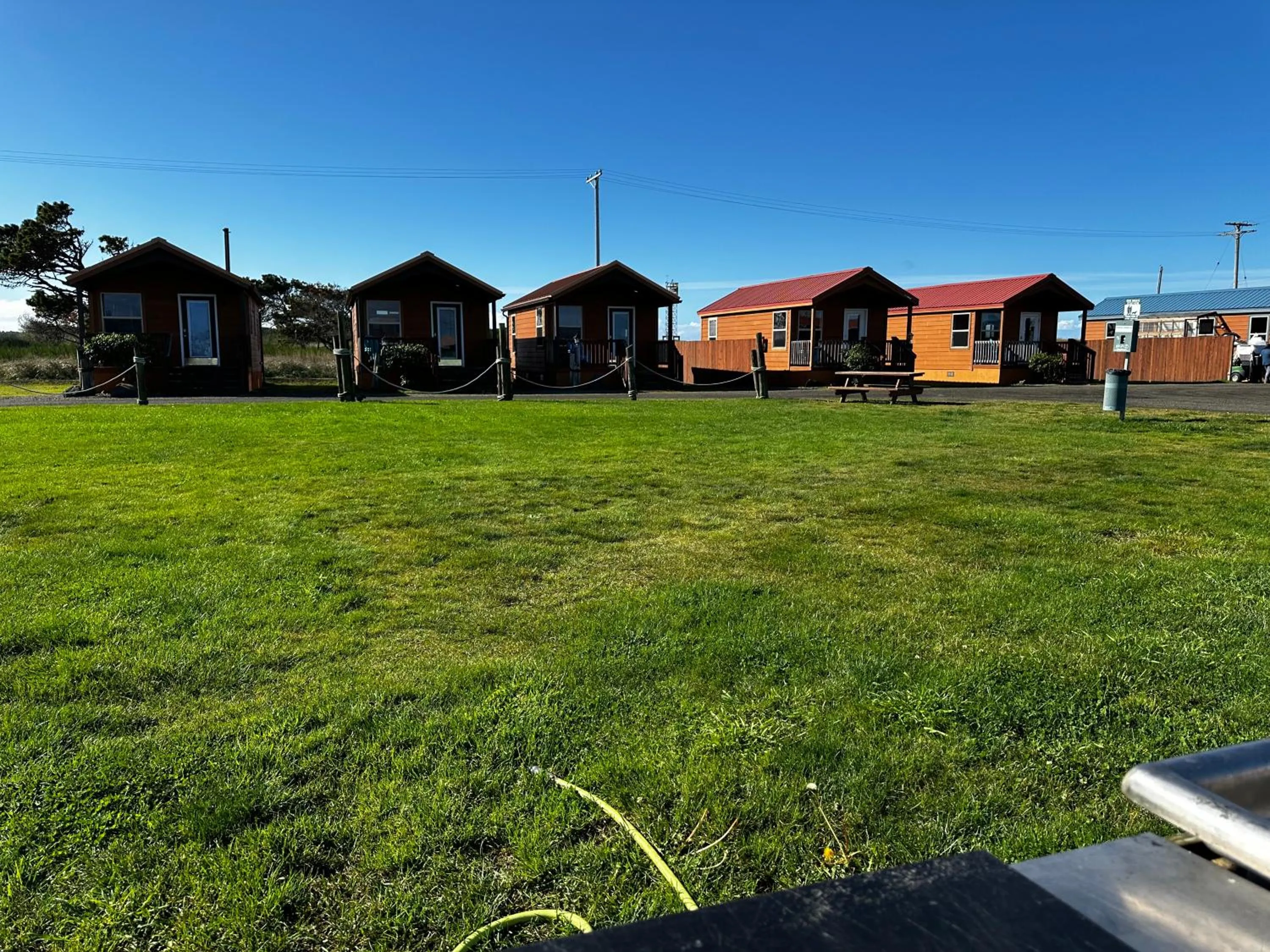 Property building in Westport Inn Cabins