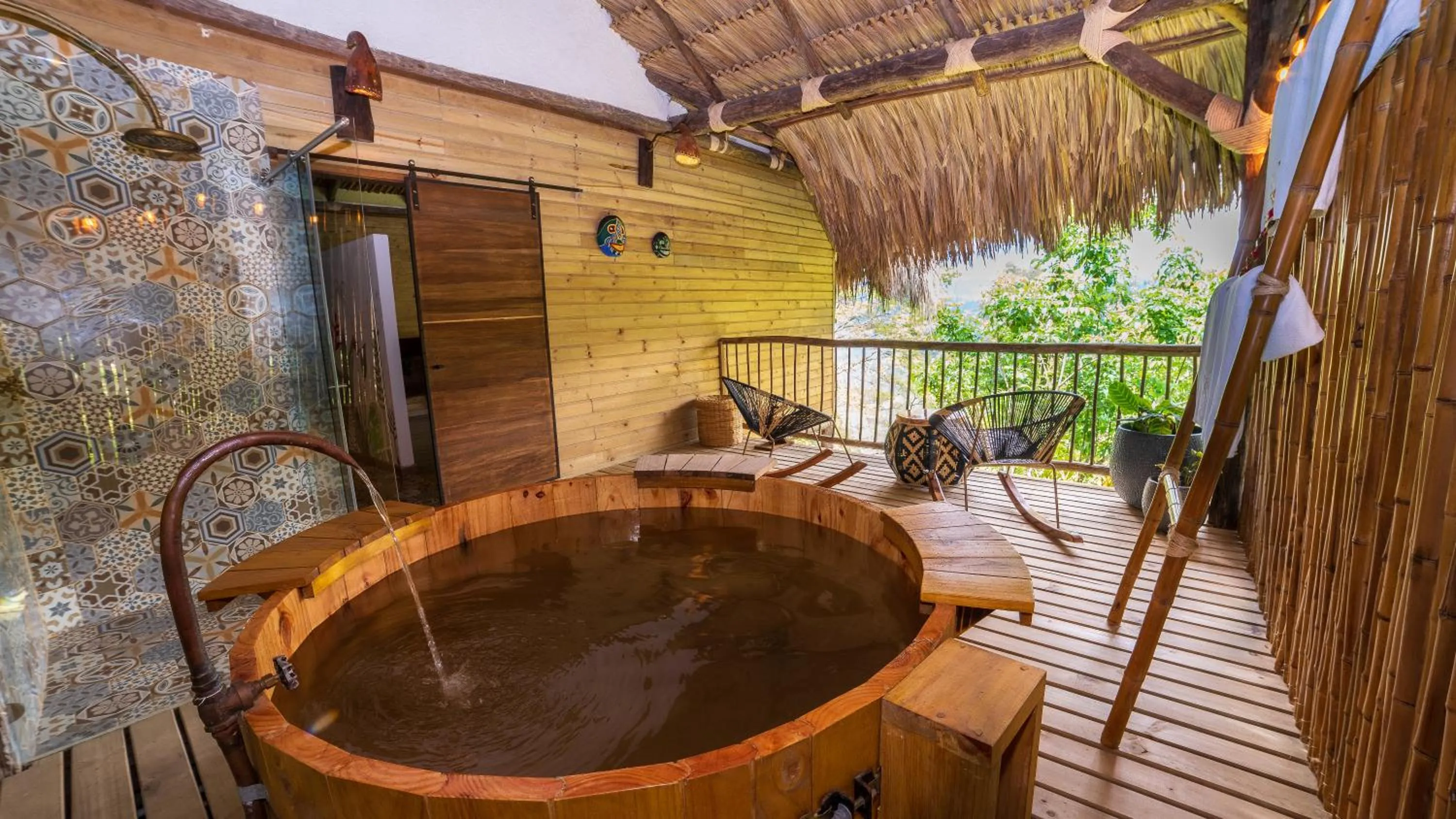 Hot Tub in Hotel Kawa Mountain Retreat