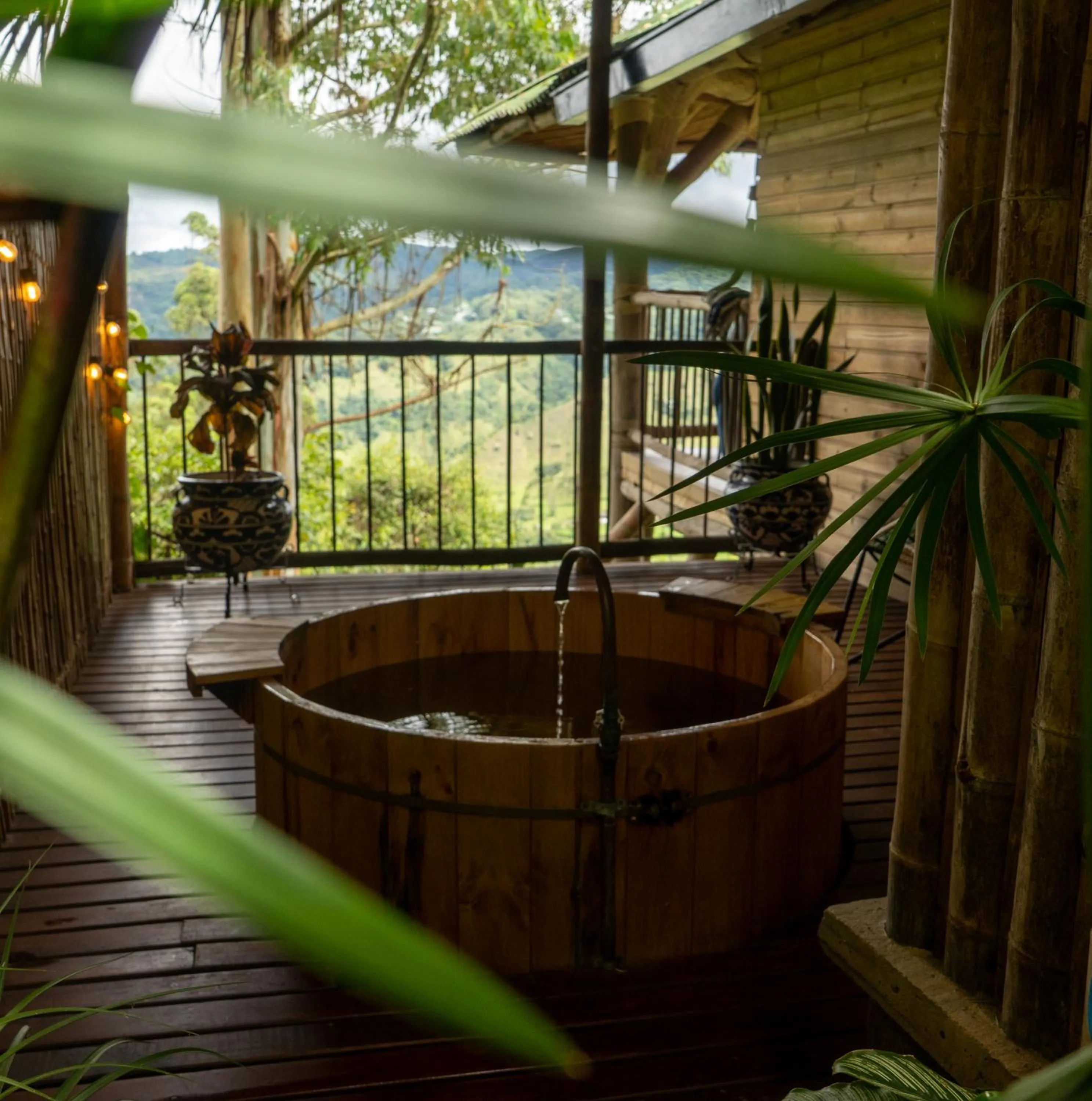 Hot Tub in Hotel Kawa Mountain Retreat