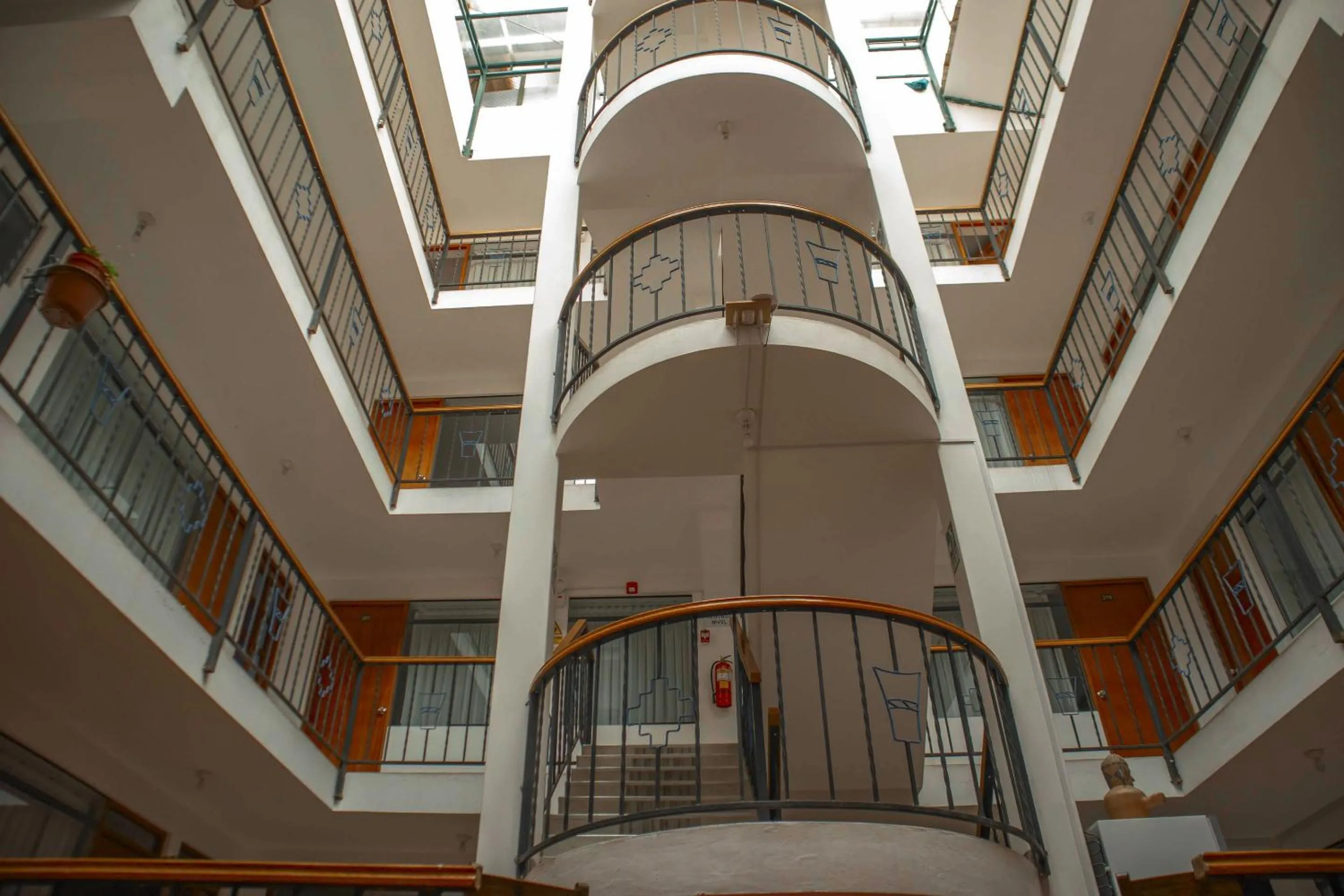 Property building in Hotel Del Prado Hometown