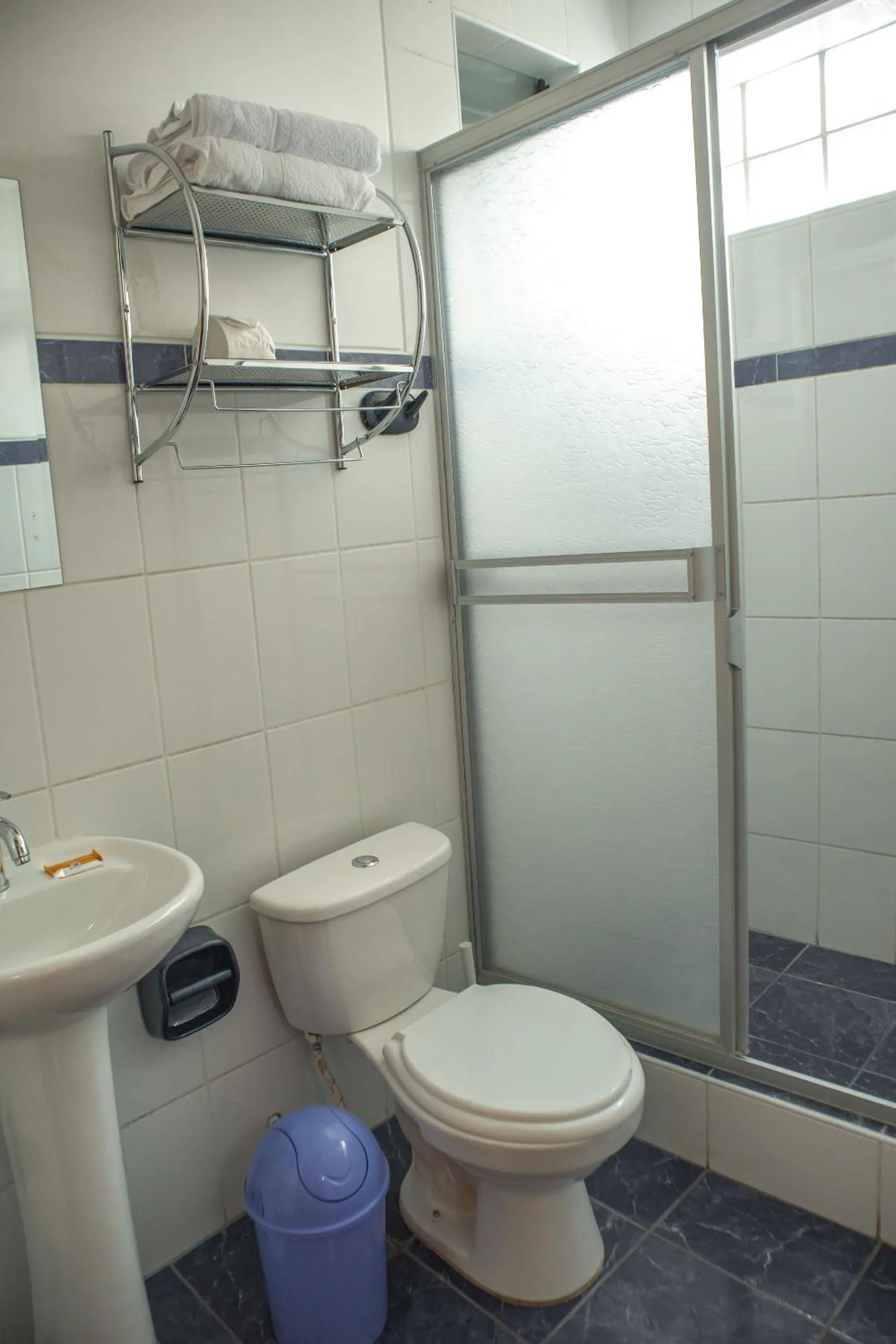 Bathroom in Hotel Del Prado Hometown