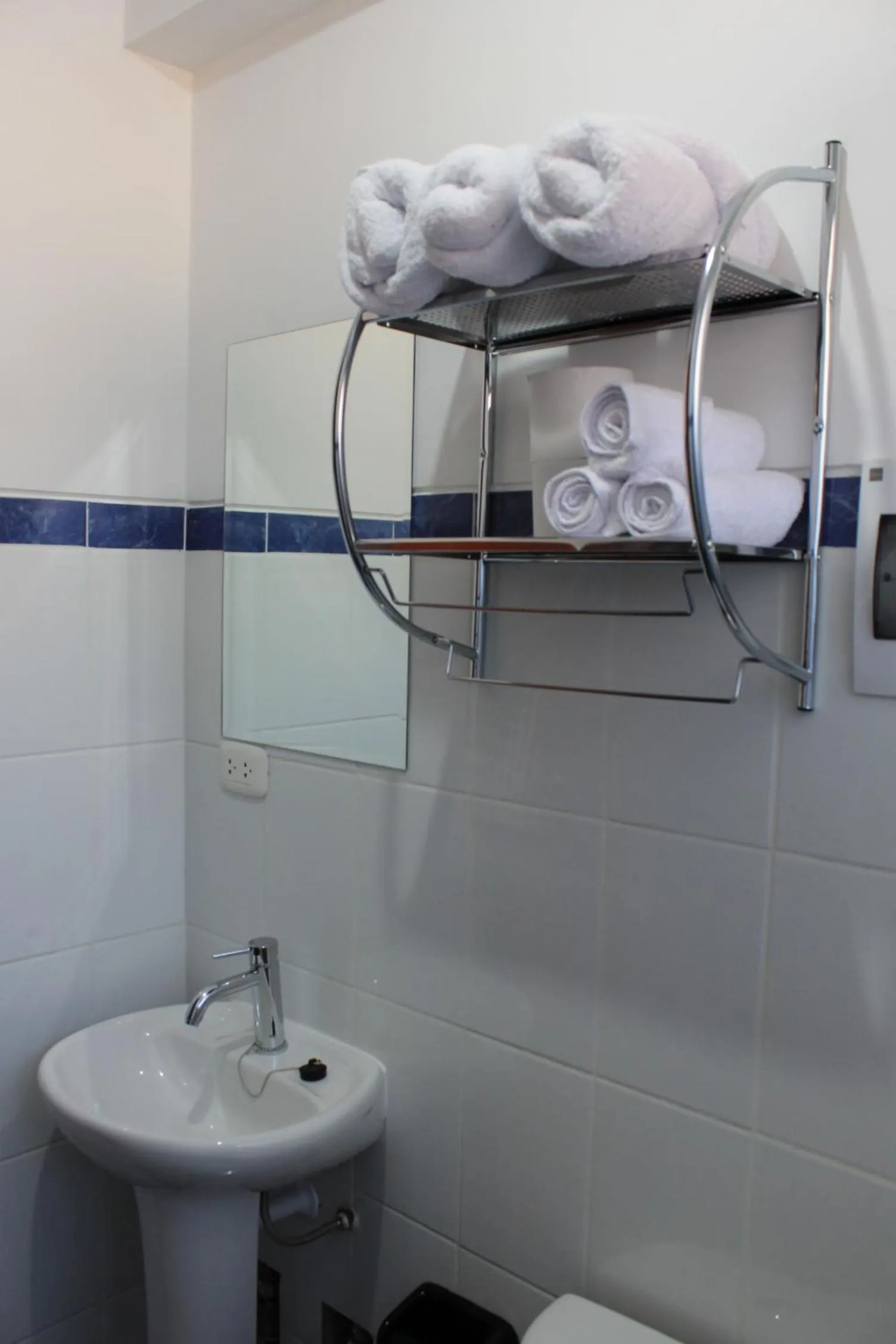 Toilet in Hotel Del Prado Hometown