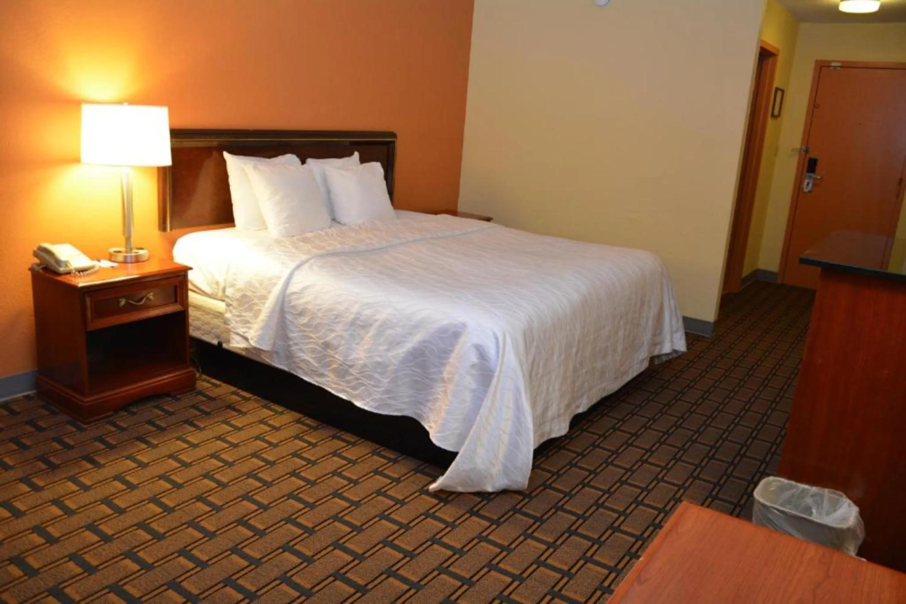 Bedroom, Bed in Buckeye Inn Express