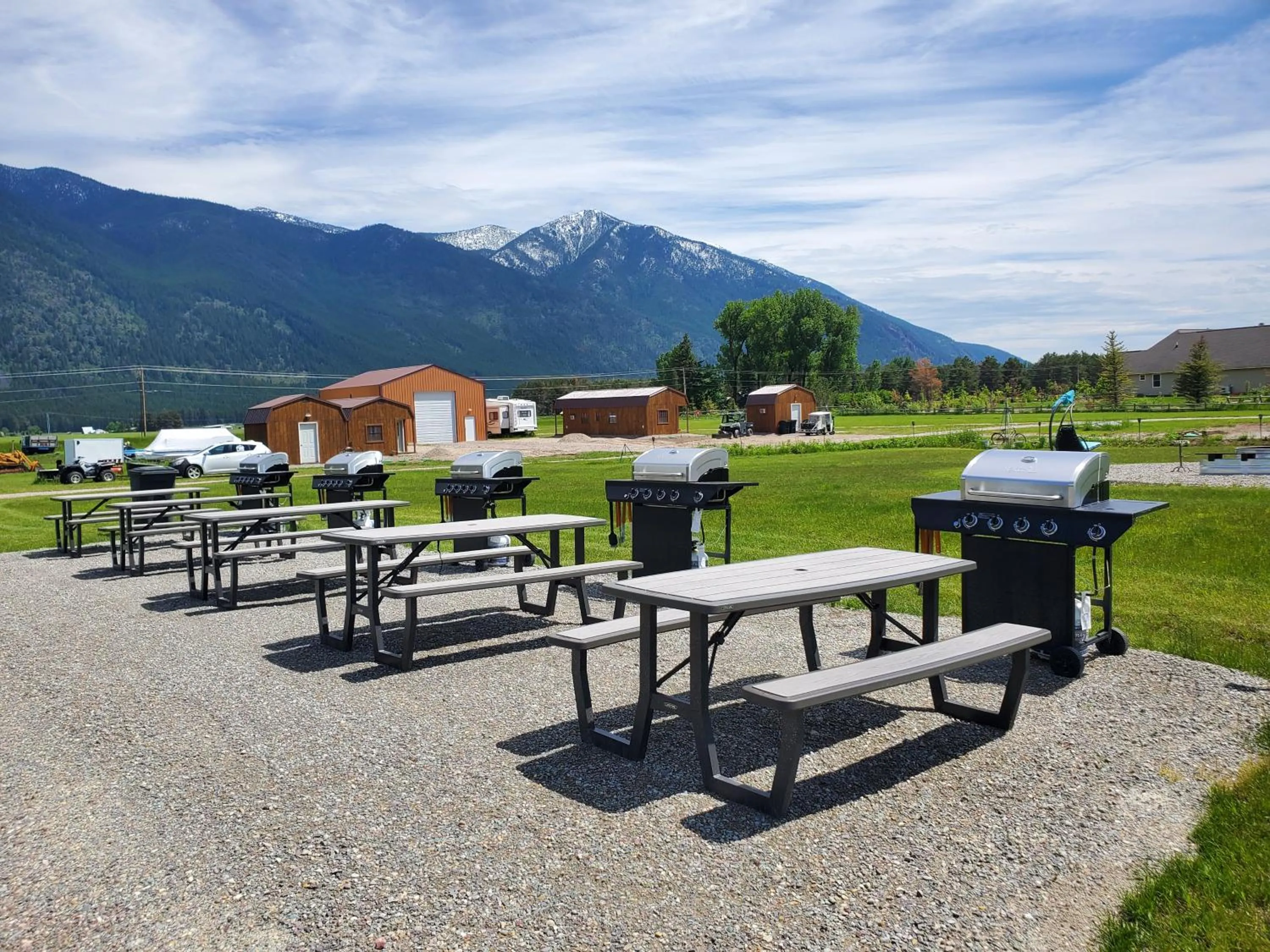 BBQ facilities in Glacier Acres Guest Ranch