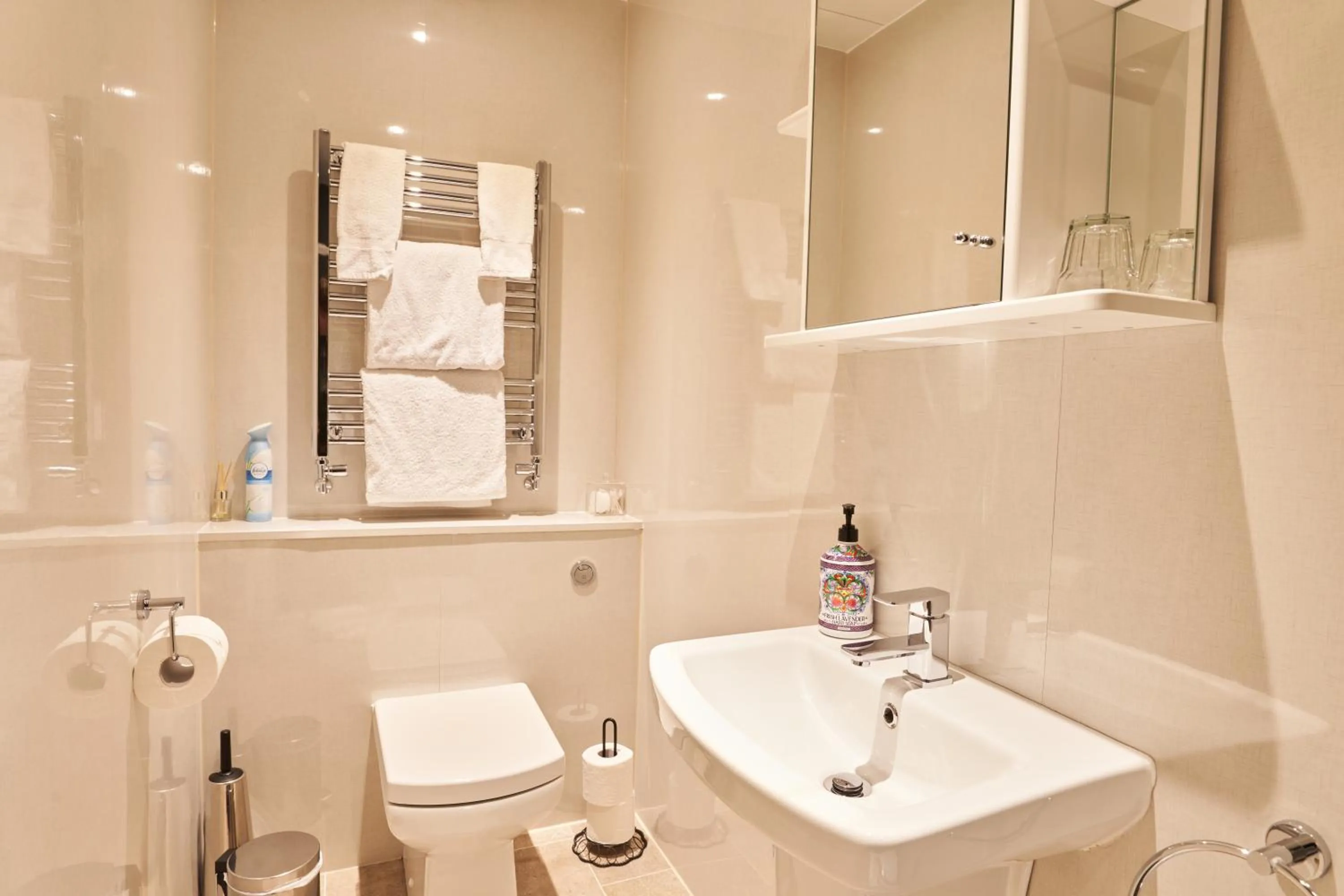 Toilet in Quilt and Croissants Guest House