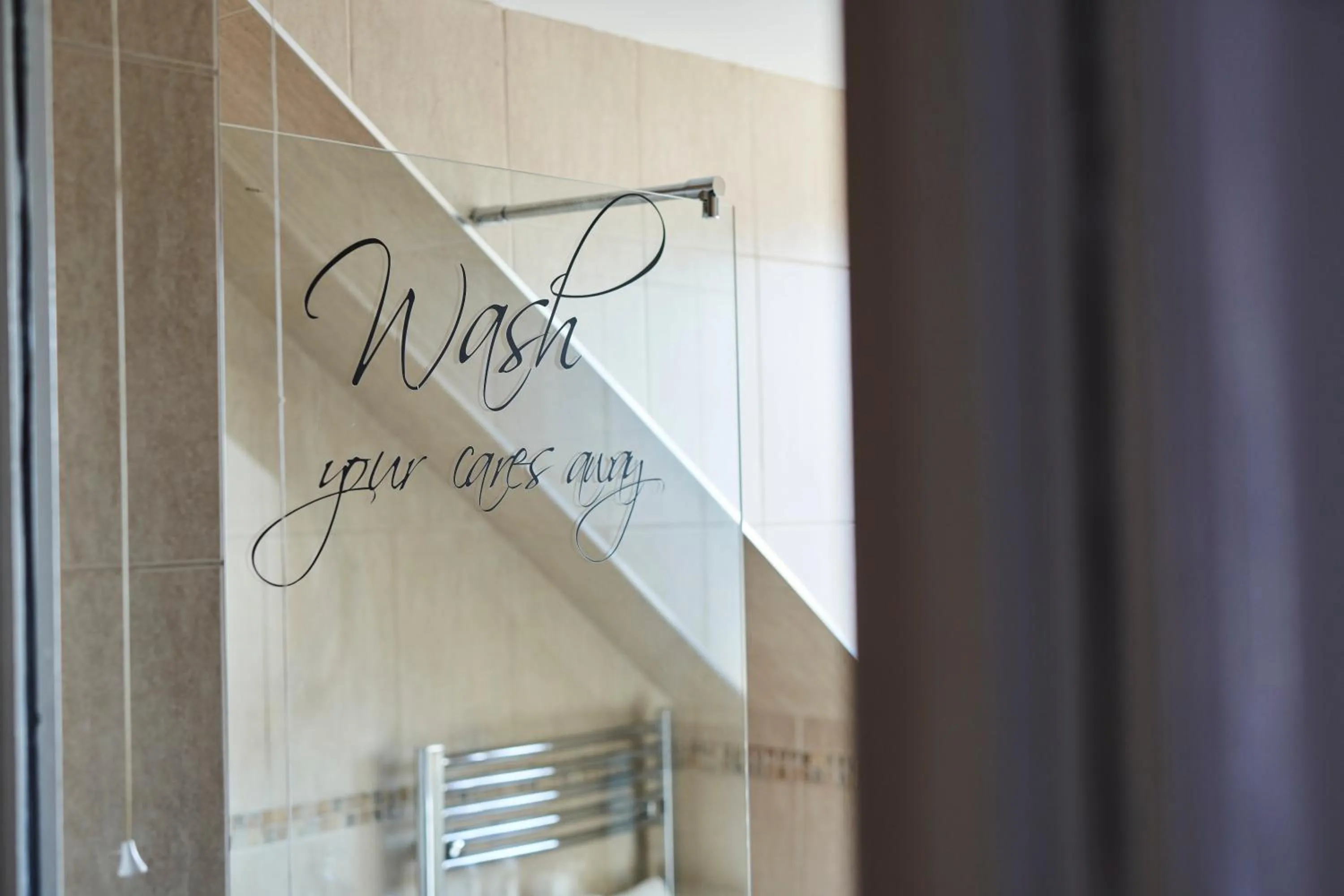 Shower in Quilt and Croissants Guest House