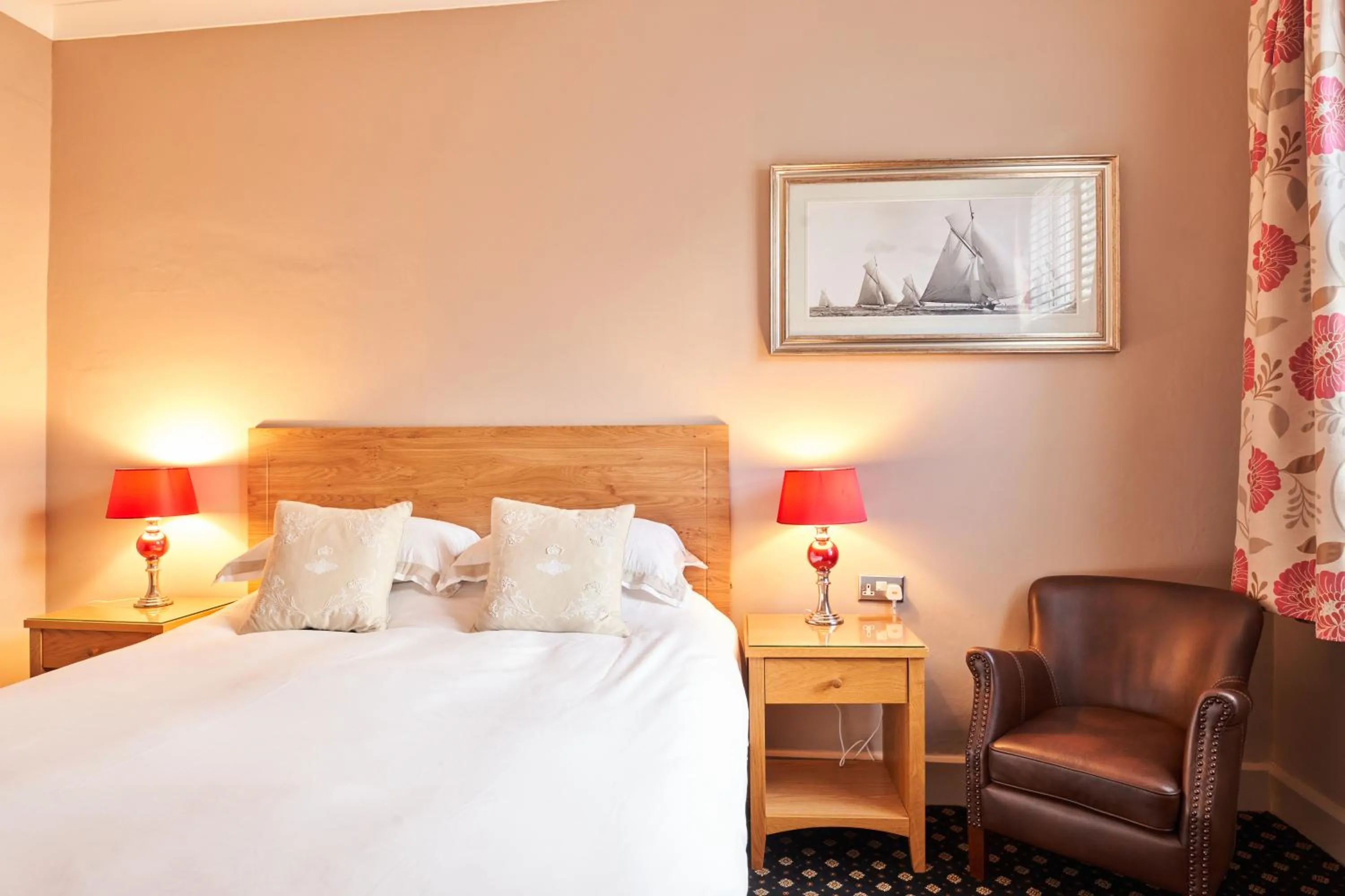 Photo of the whole room, Bed in Quilt and Croissants Guest House