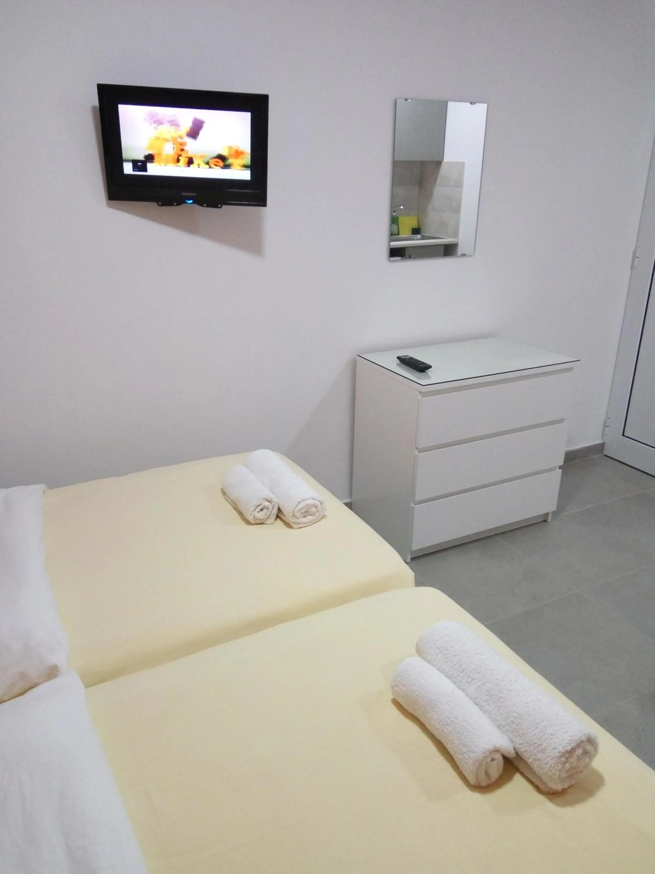 TV and multimedia, Bed in Elenapa Holiday Apartments
