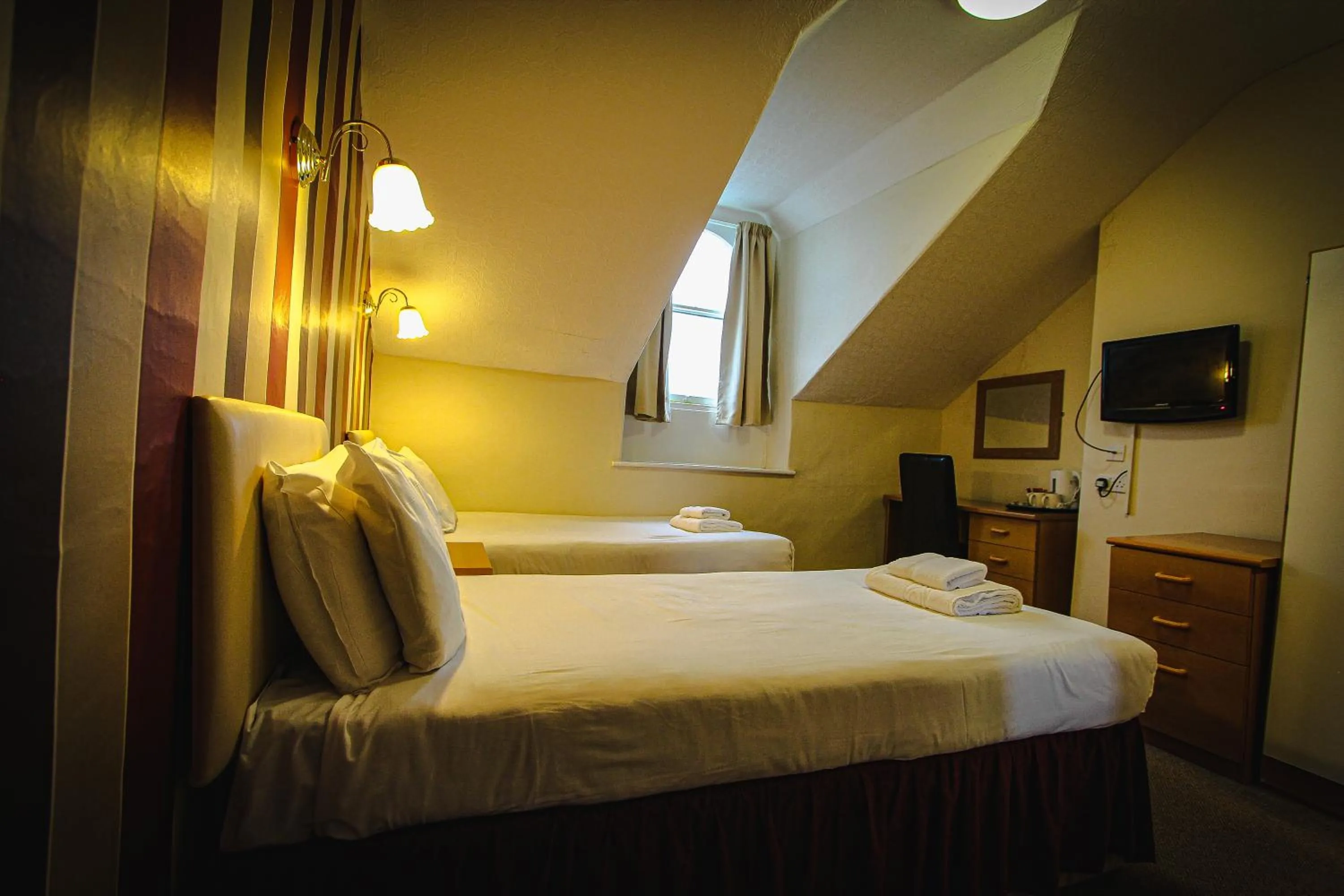 Bed in Chatsworth House Hotel