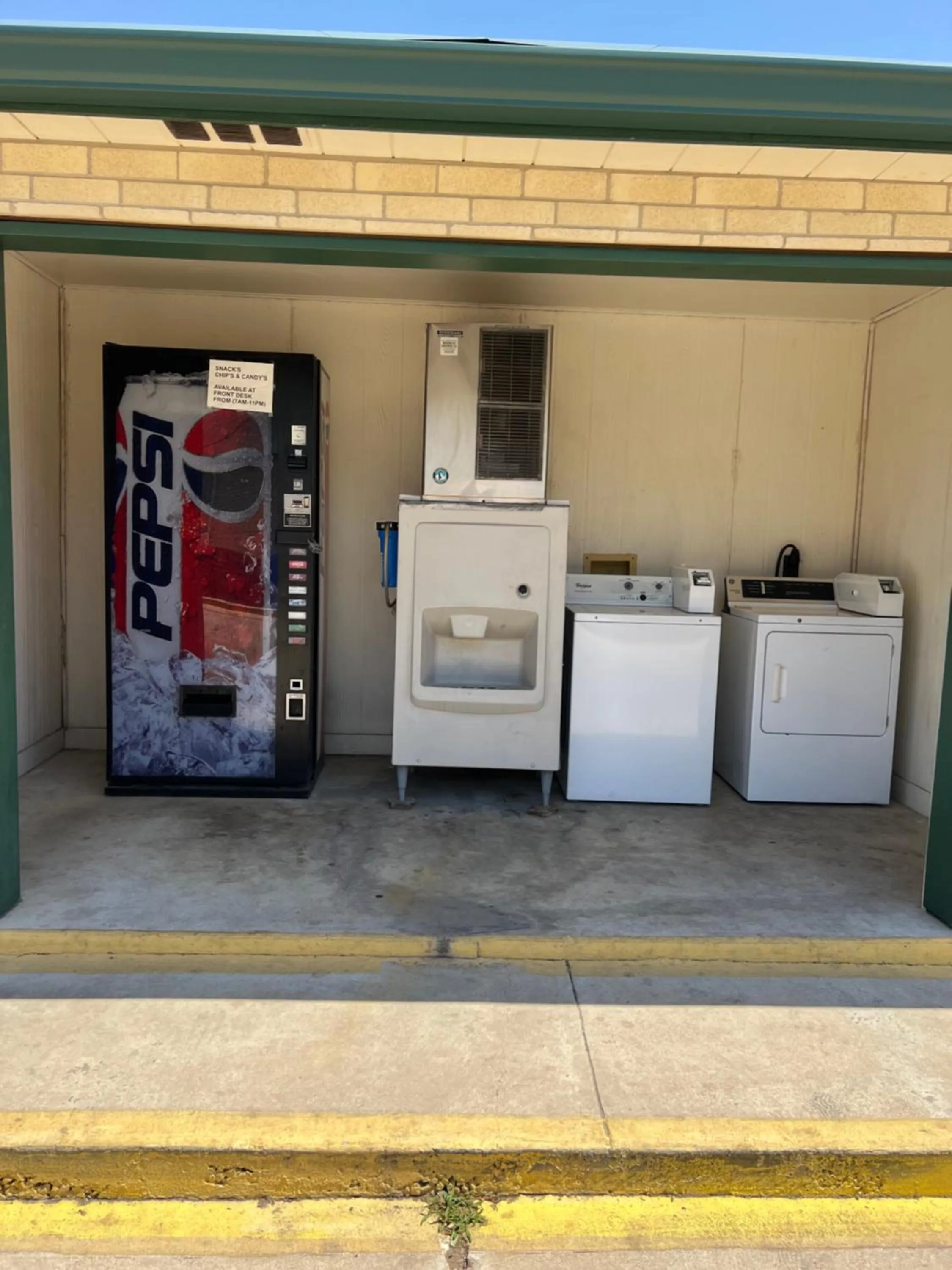 vending machine in COUNTRY INN MOTEL