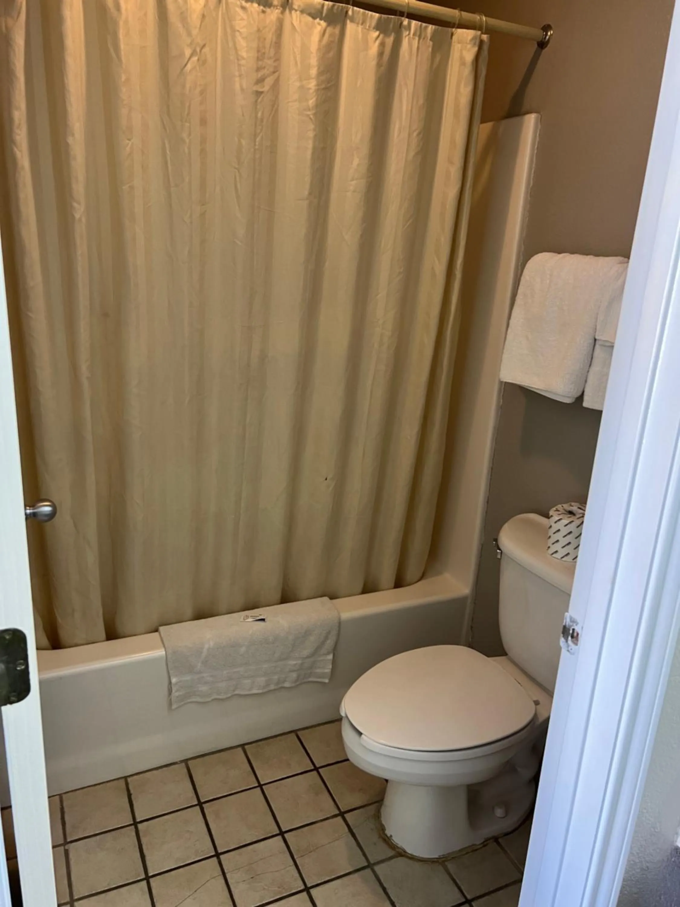 Bathroom in COUNTRY INN MOTEL