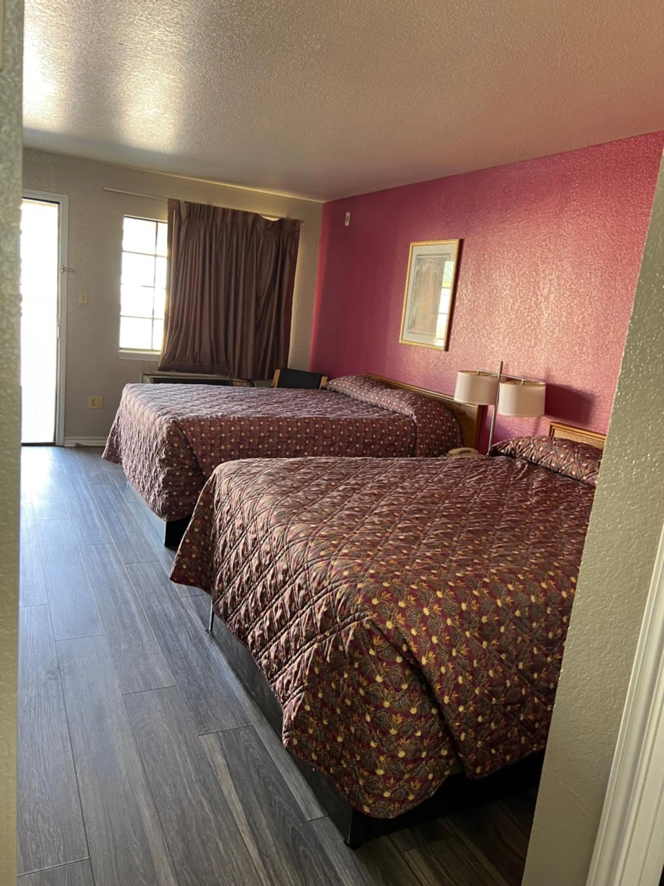 Bed in COUNTRY INN MOTEL