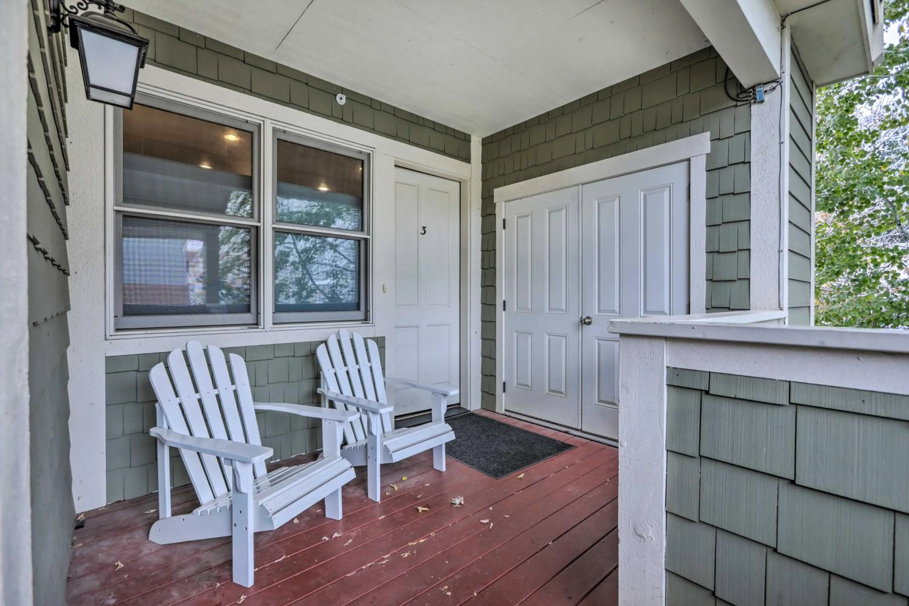 Cozy Central Glenwood Springs Condo with 2 Decks!