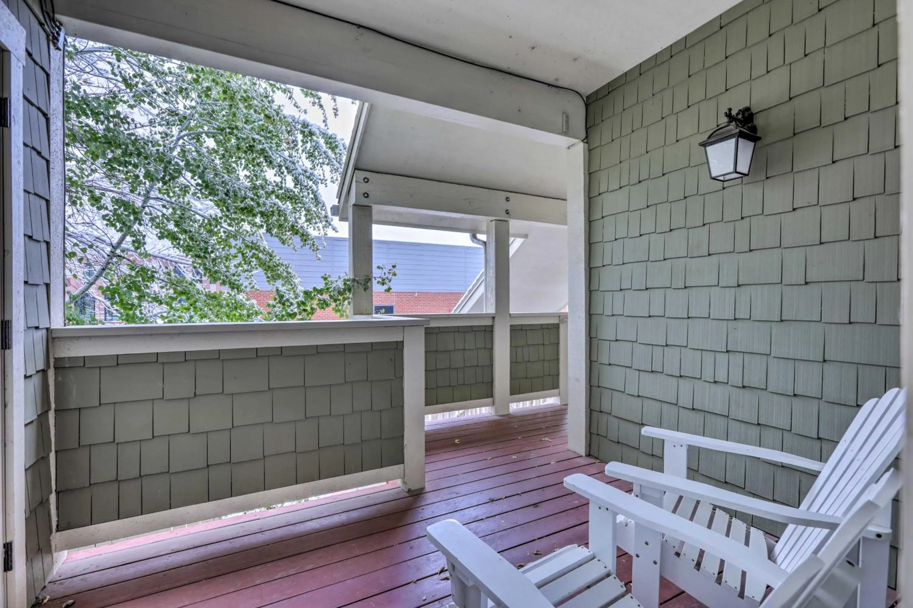 Cozy Central Glenwood Springs Condo with 2 Decks!