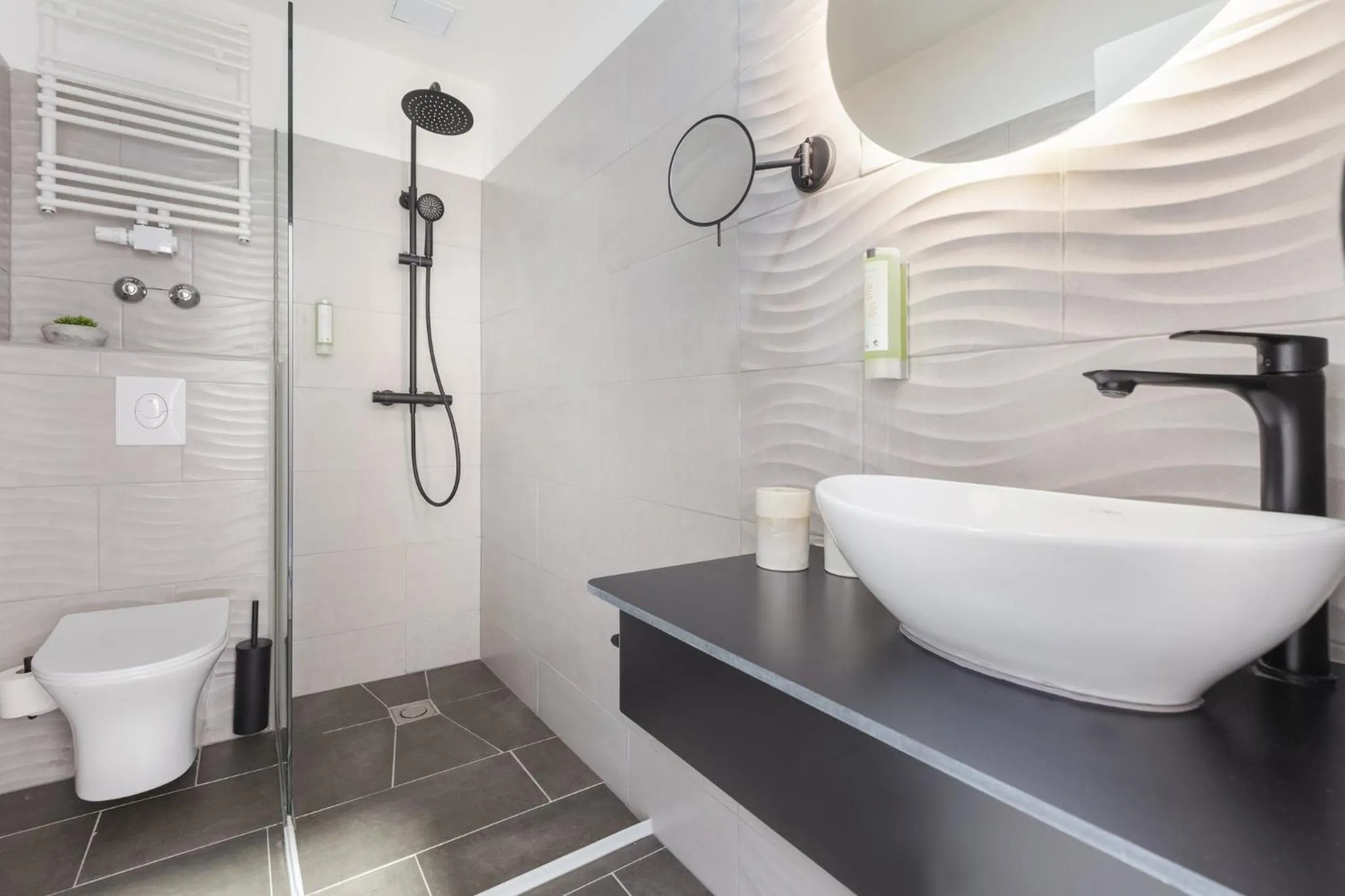 Bathroom in Garner Hotel Berlin - Ku'Damm by IHG