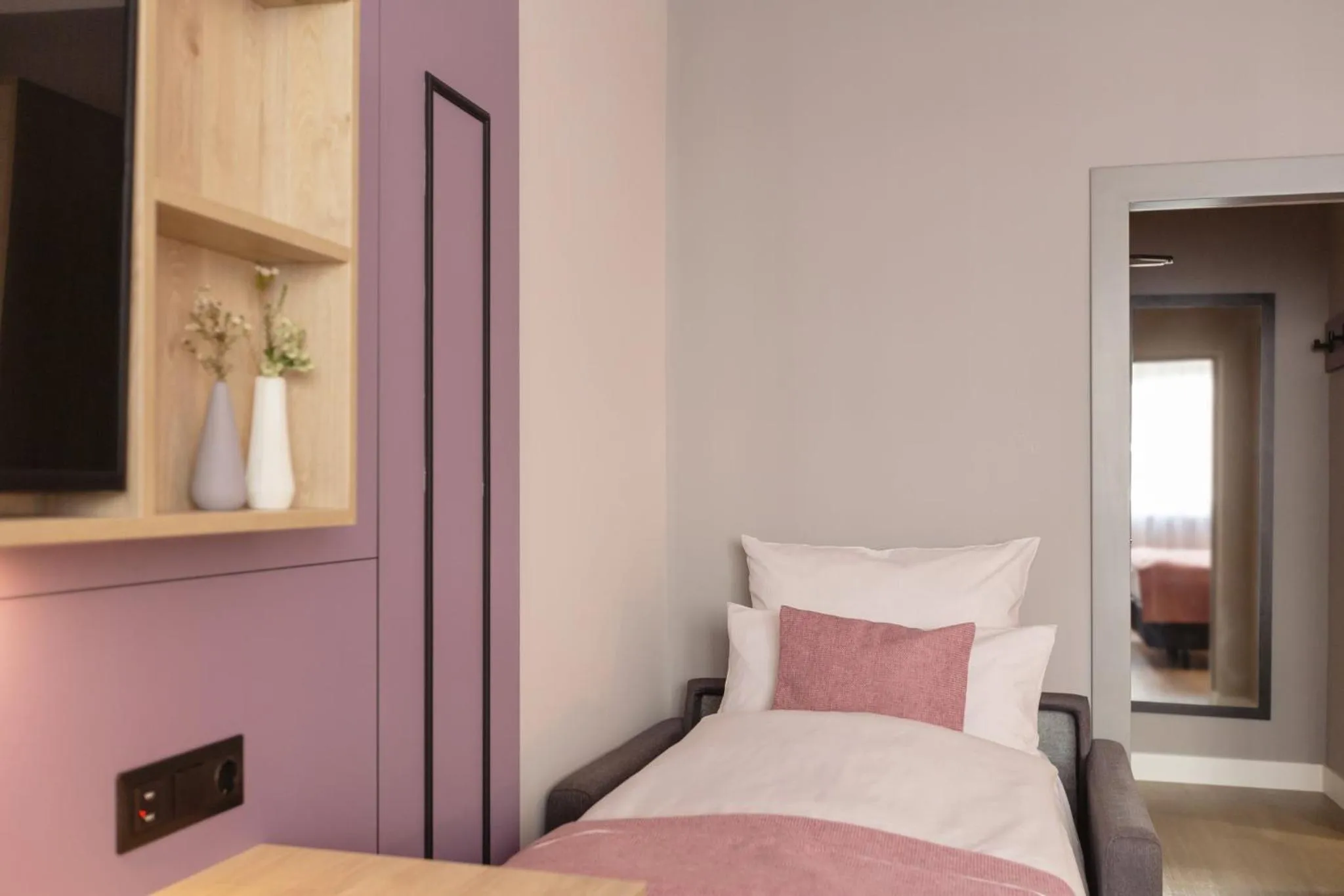 Photo of the whole room, Bed in Garner Hotel Berlin - Ku'Damm by IHG