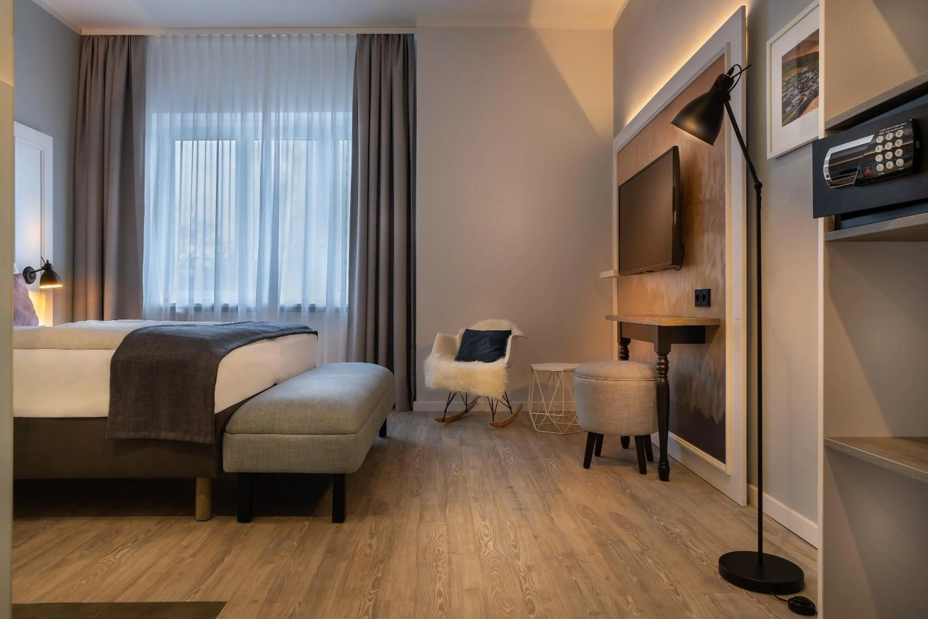 Photo of the whole room, Bed in Yggotel Ravn