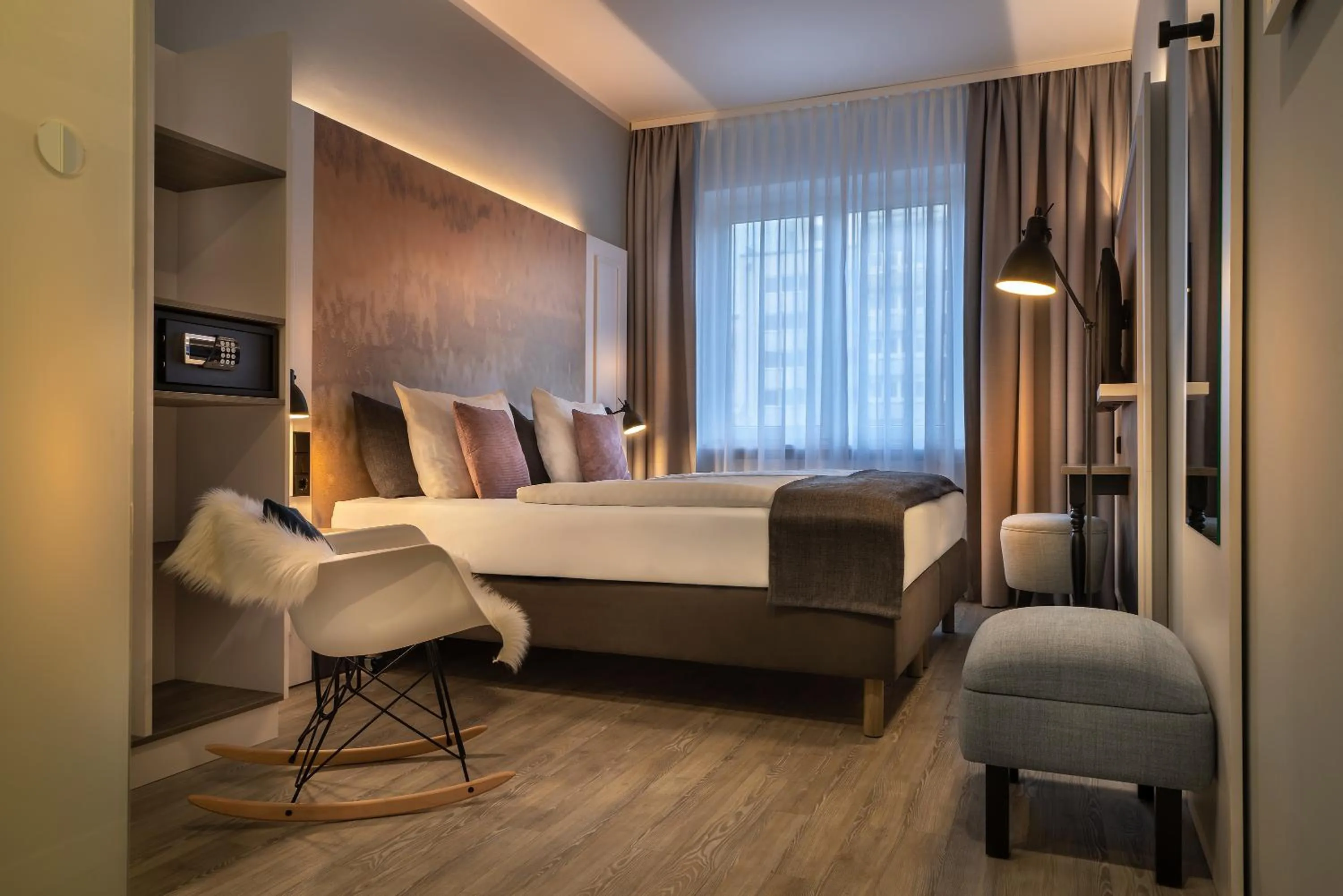 Photo of the whole room, Bed in Yggotel Ravn