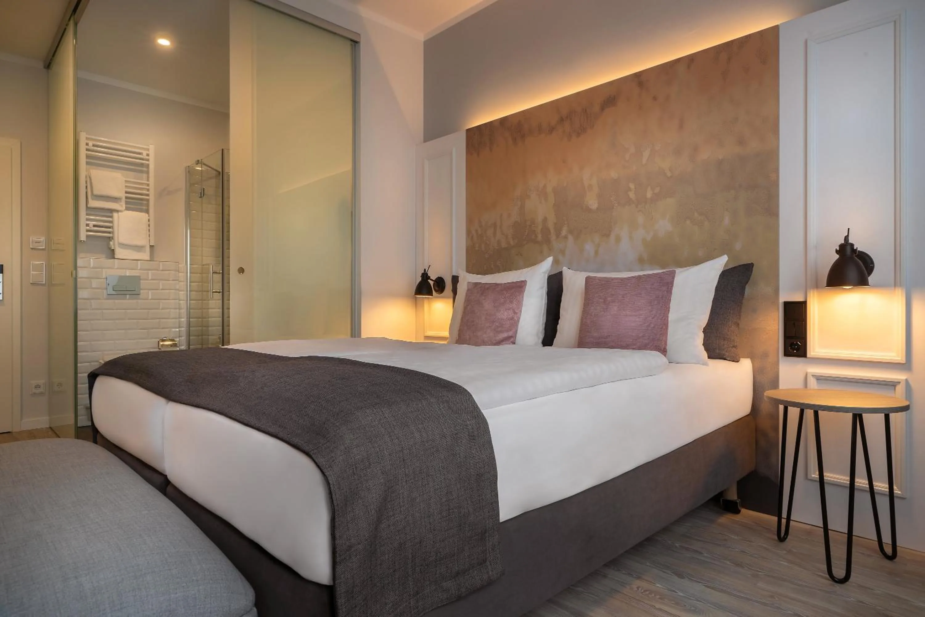 Photo of the whole room, Bed in Garner Hotel Berlin - Wilmersdorf by IHG