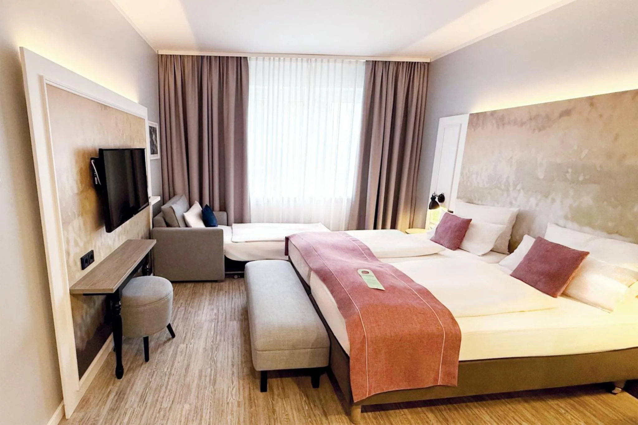 Photo of the whole room, Bed in Garner Hotel Berlin - Wilmersdorf by IHG