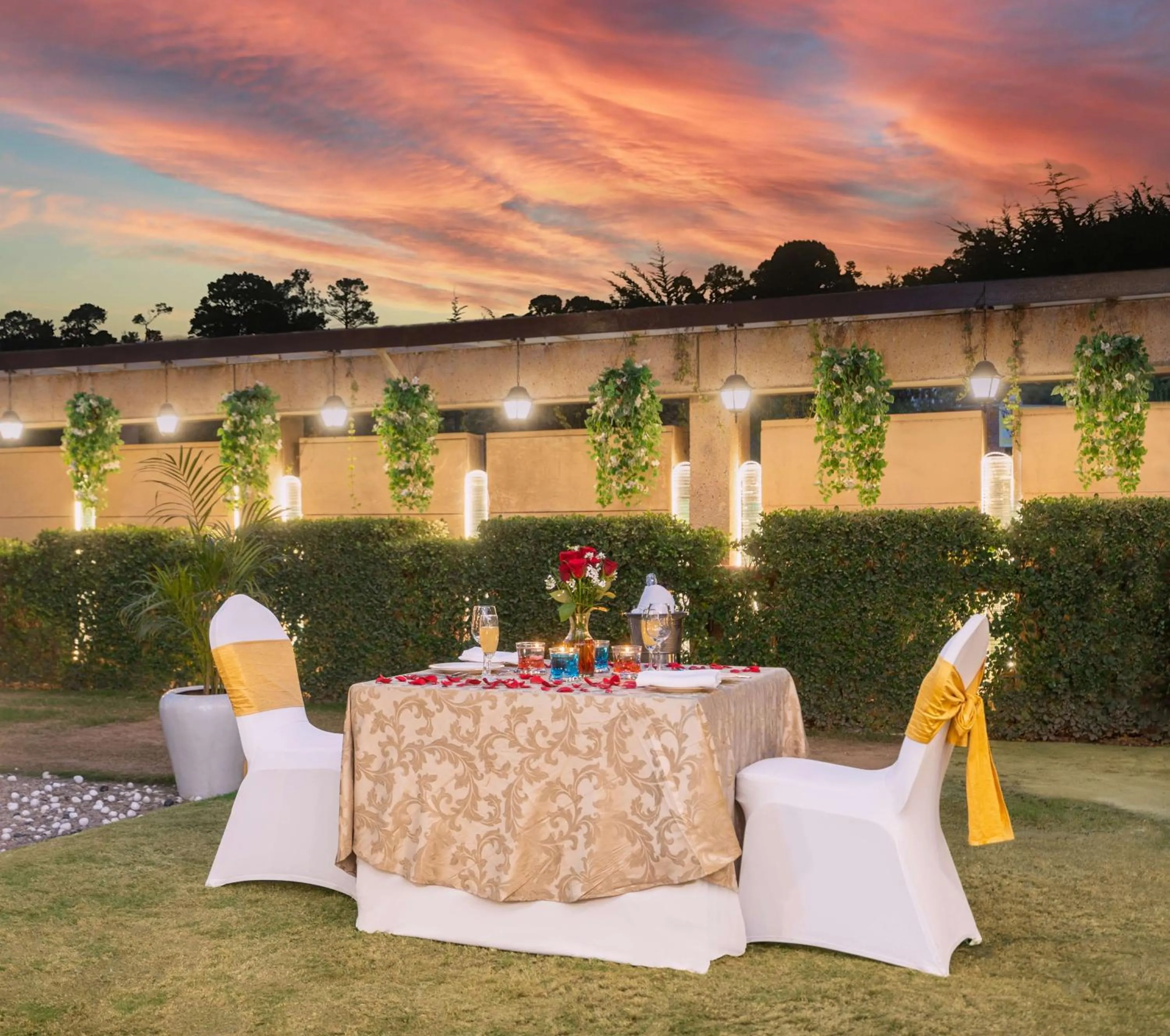 Lounge or bar in Park Plaza Faridabad