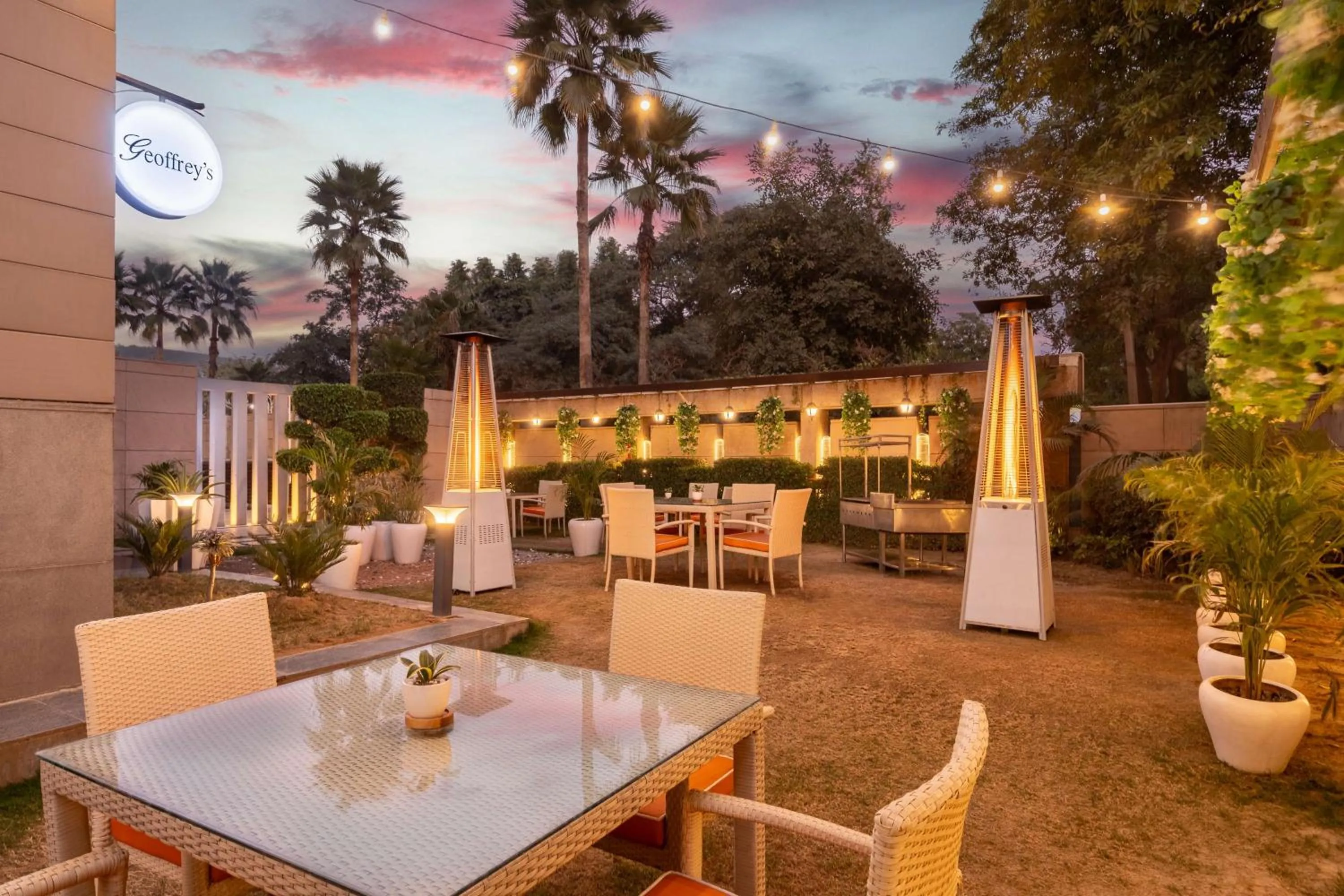 Lounge or bar in Park Plaza Faridabad