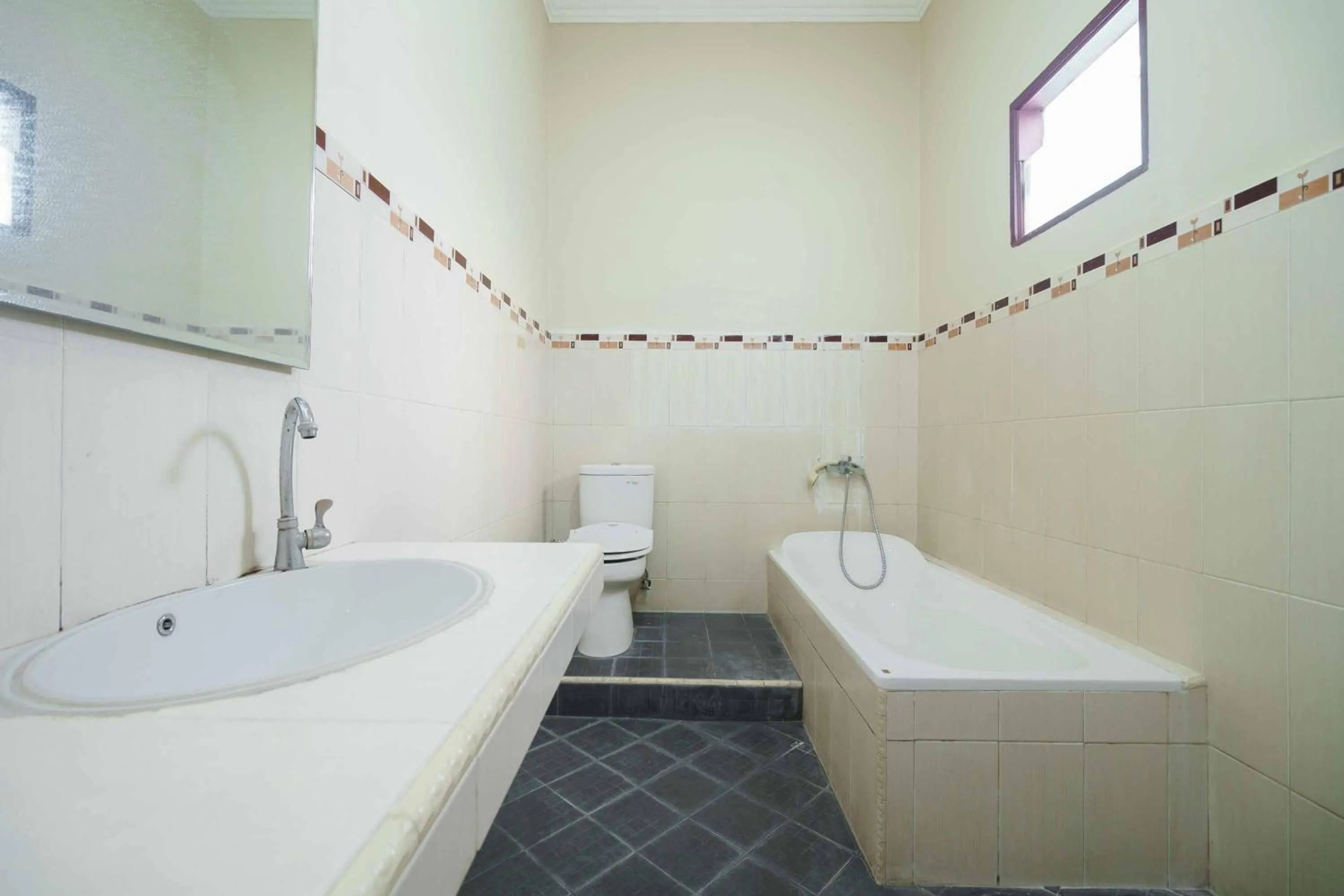 RedDoorz near RS Harapan Pematang Siantar