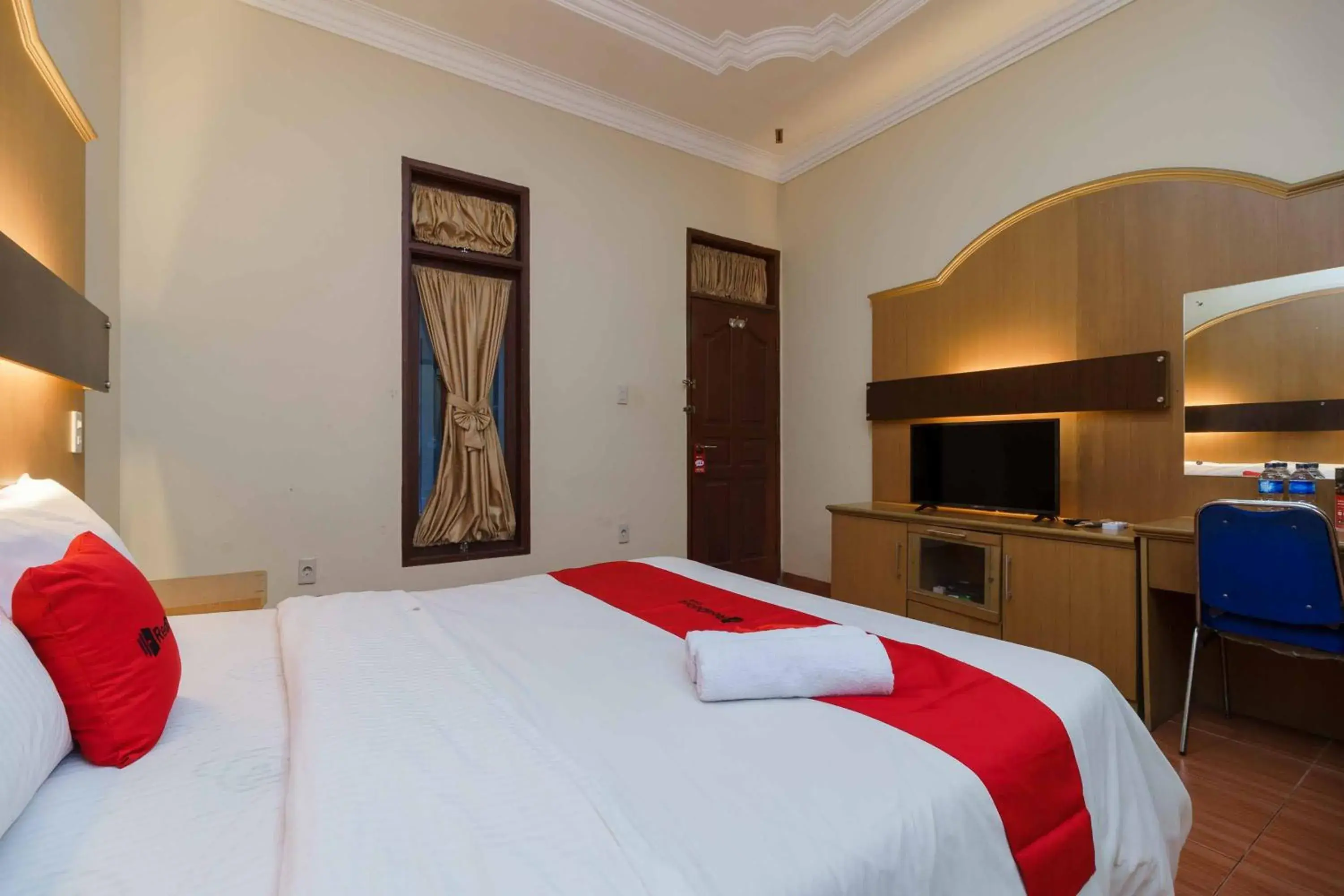 Double Room in RedDoorz near RS Harapan Pematang Siantar Double Room in RedDoorz near RS Harapan Pematang Siantar