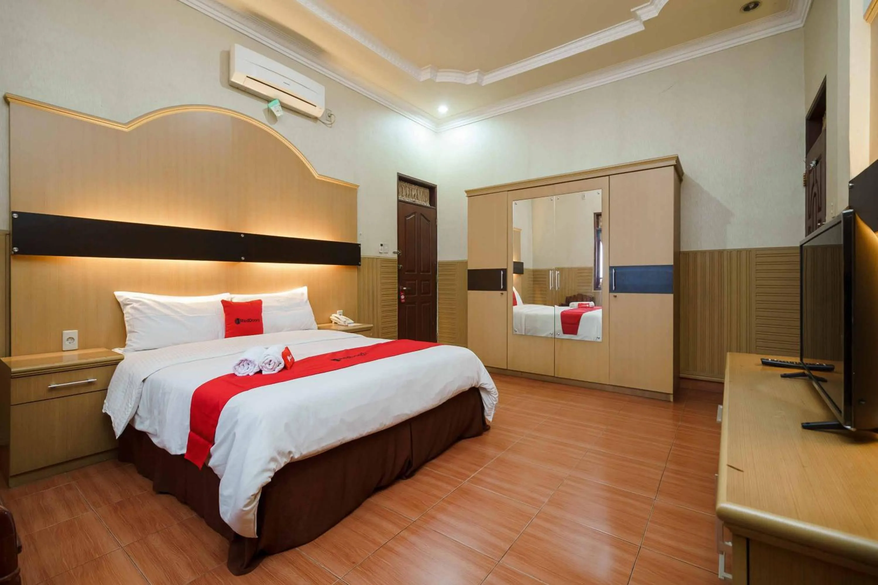 Bed in RedDoorz near RS Harapan Pematang Siantar