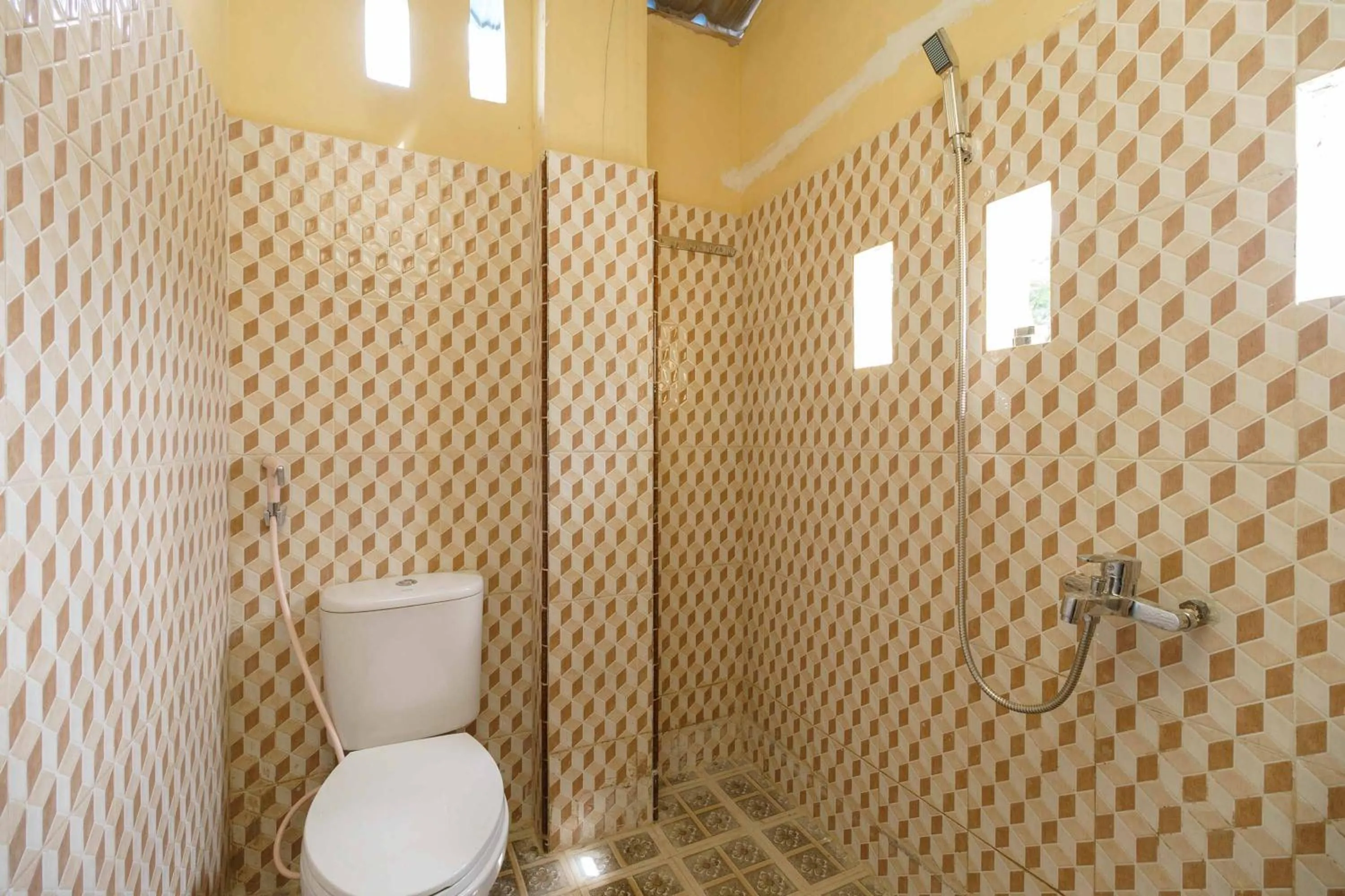 Bathroom in RedDoorz Syariah near Stasiun Kereta Api Kisaran