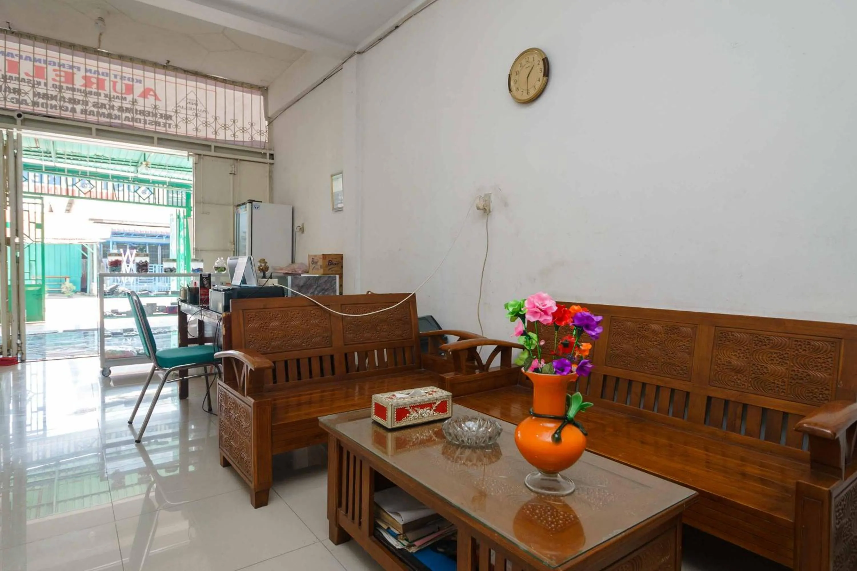 Living room in RedDoorz Syariah near Stasiun Kereta Api Kisaran