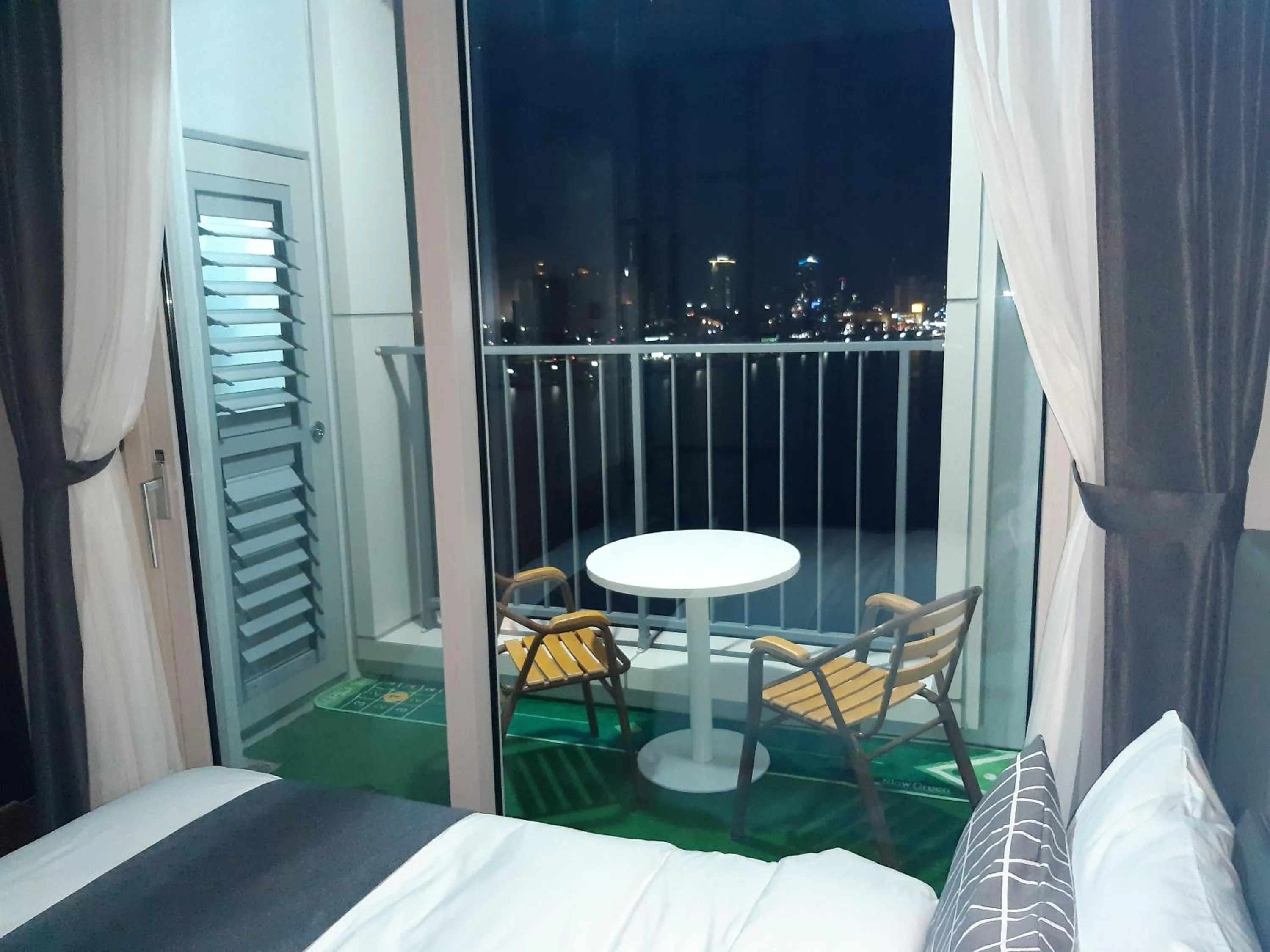 Night in SunriseHotel JuniorSuite room11F Ocean view, Netflix O