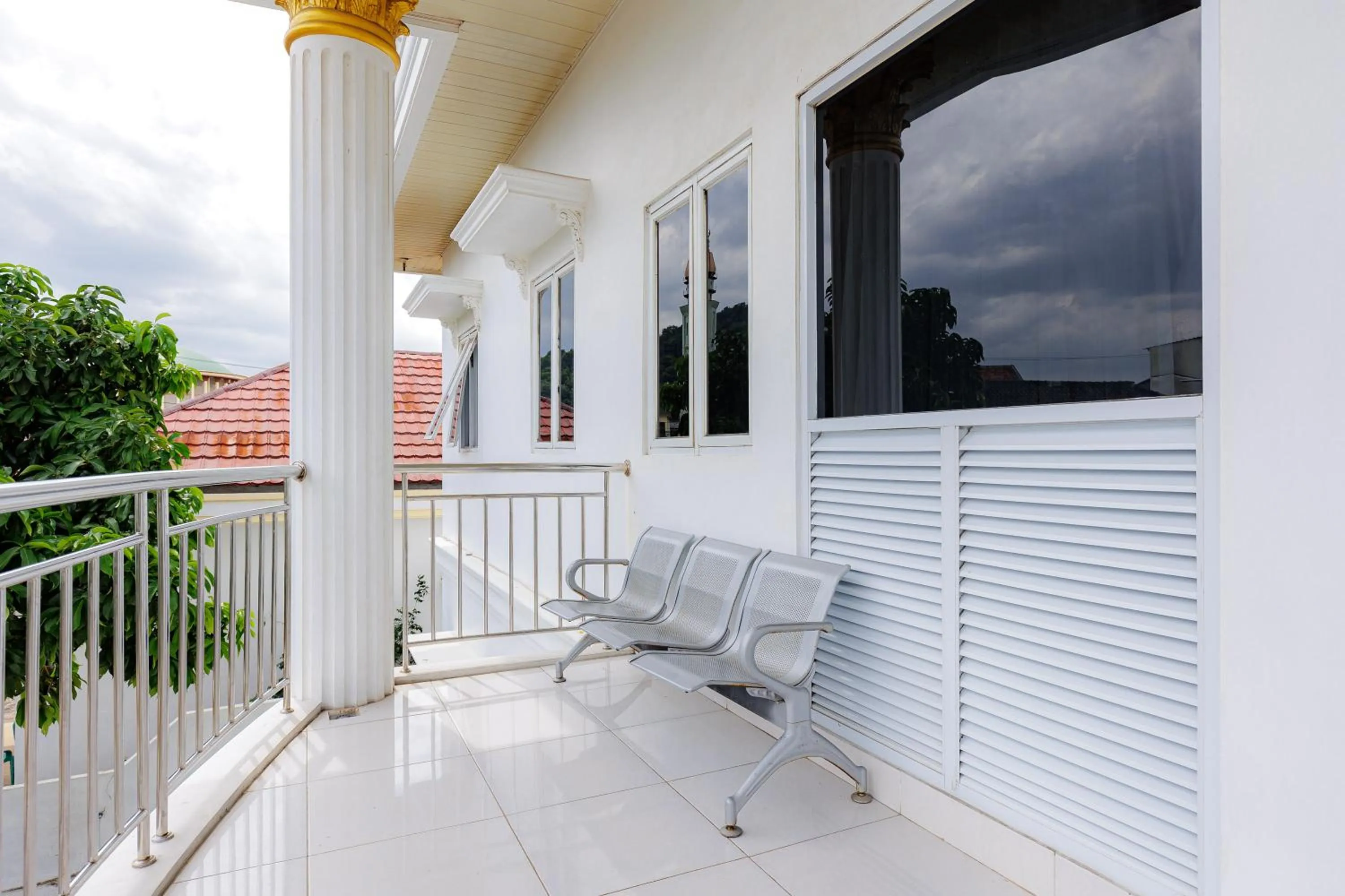 Balcony/Terrace in RedDoorz Syariah near Transmart Lampung