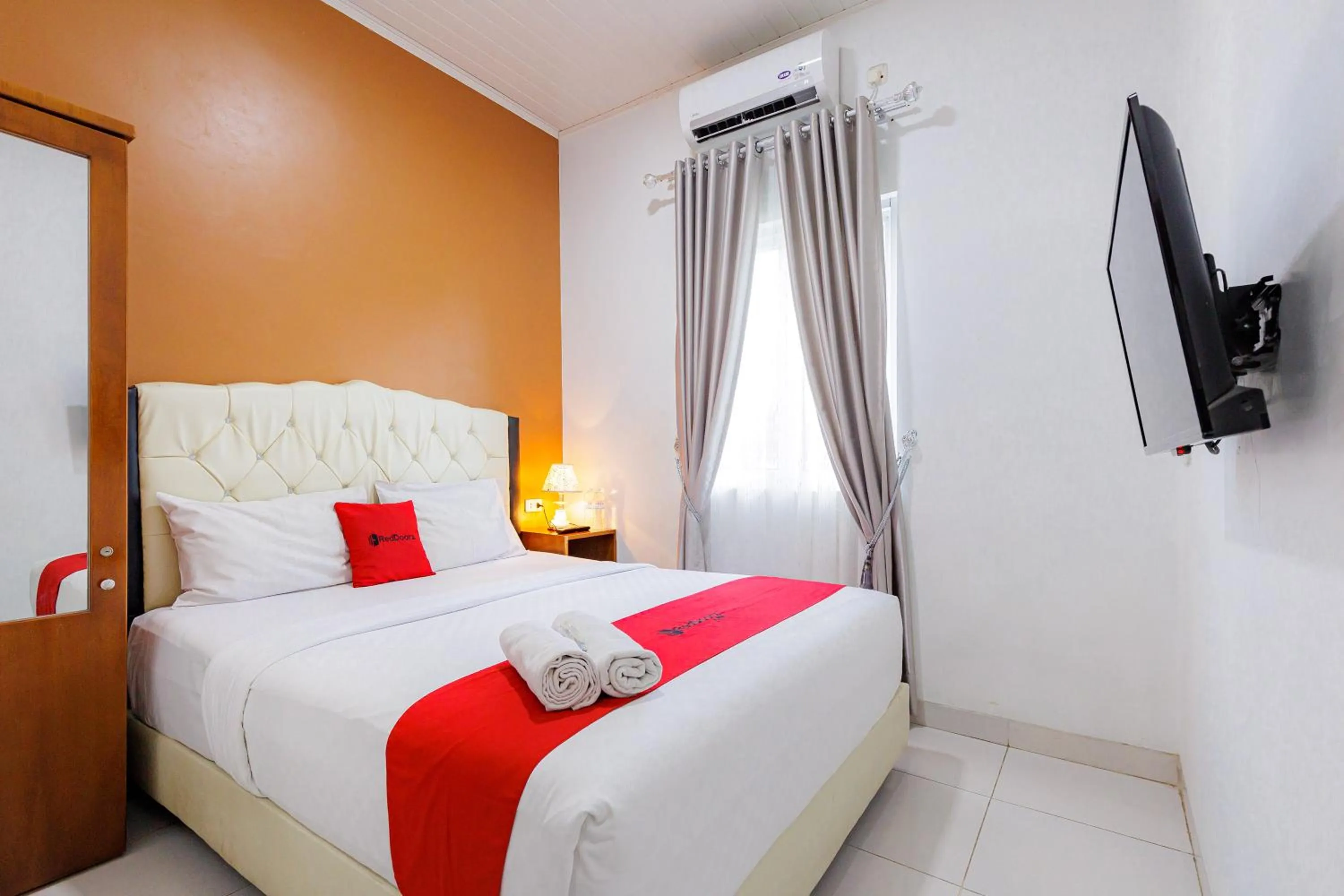Bedroom, Bed in RedDoorz Syariah near Transmart Lampung