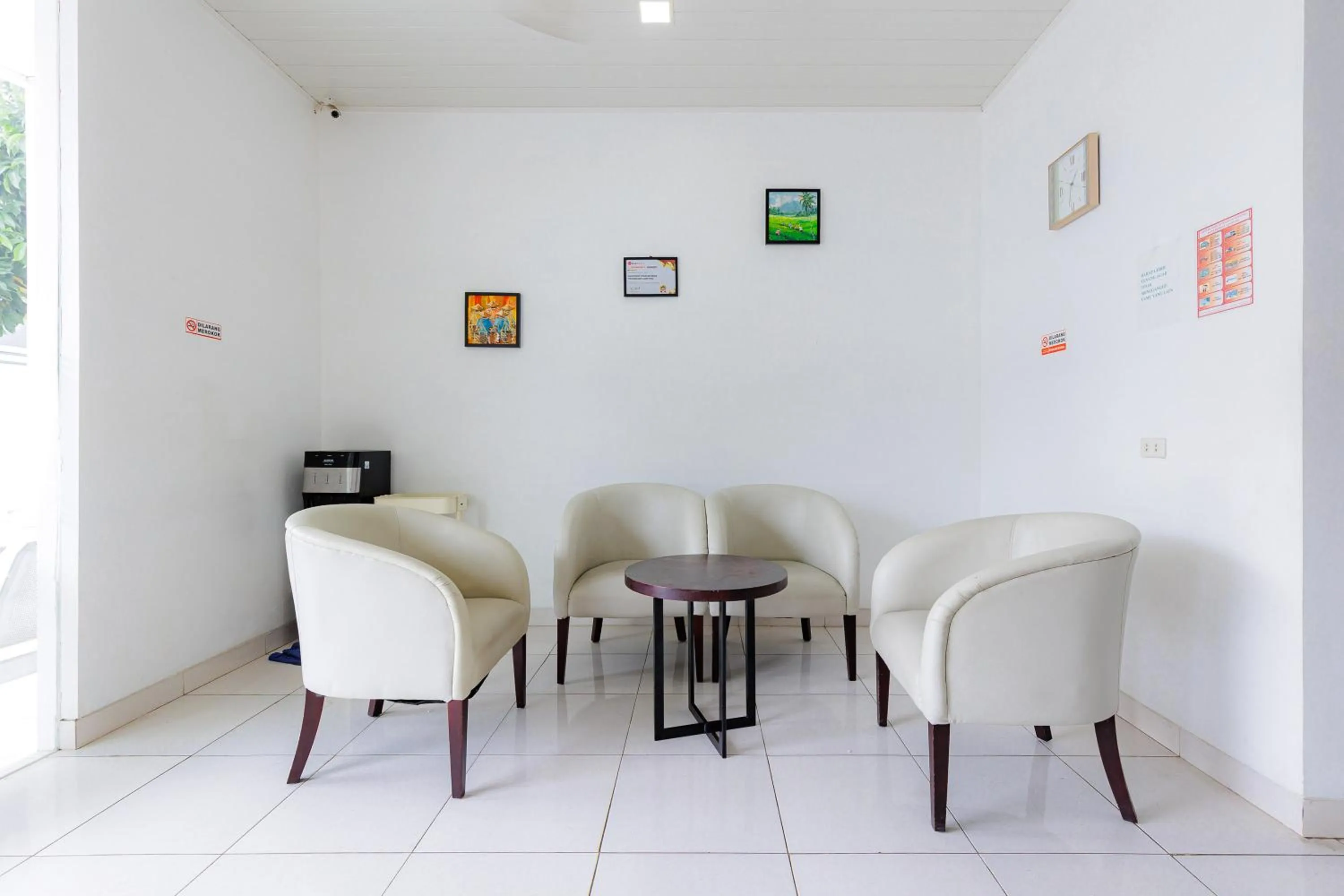 Lobby or reception in RedDoorz Syariah near Transmart Lampung