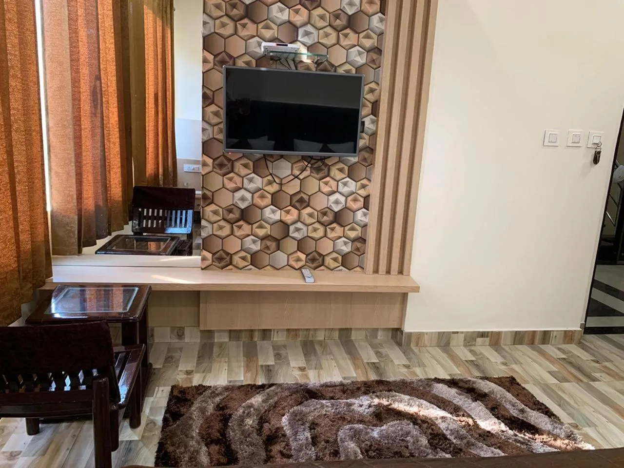 TV and multimedia in Hotel Heaven View - 50m From Golden Temple