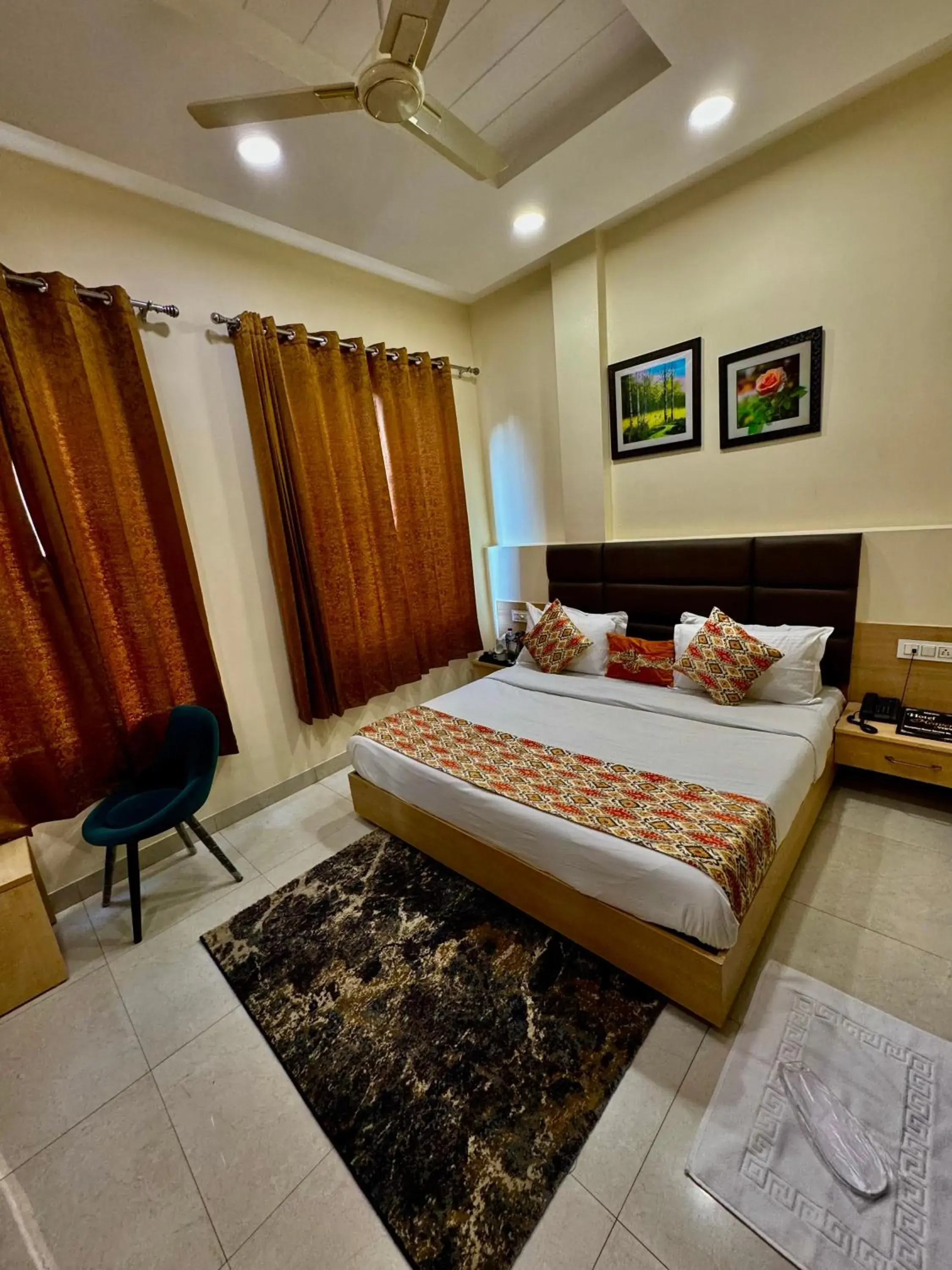 Superior King Room in Hotel Heaven View - 50m From Golden Temple Superior King Room in Hotel Heaven View - 50m From Golden Temple