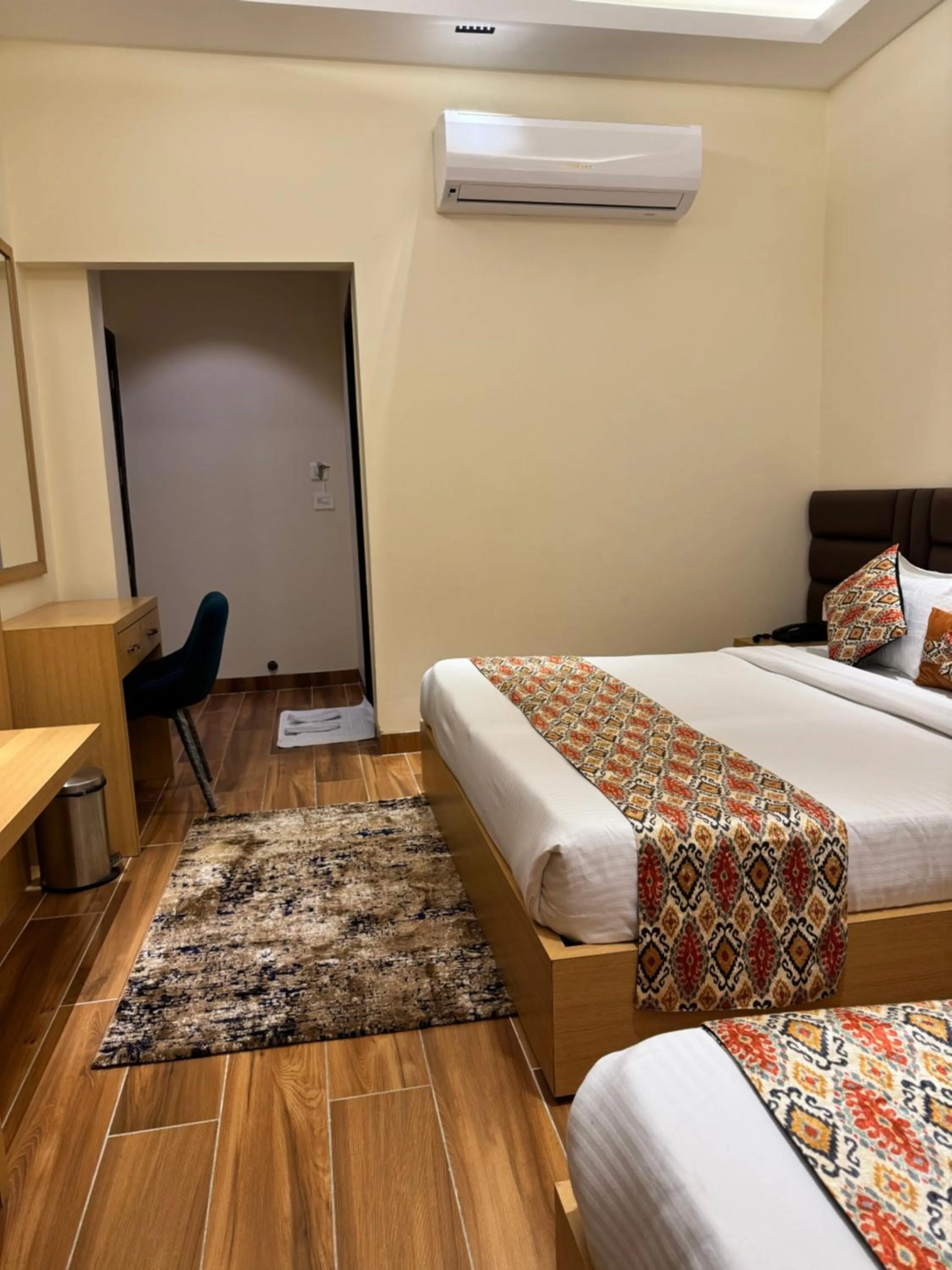 Seating area, Bed in Hotel Heaven View - 50m From Golden Temple