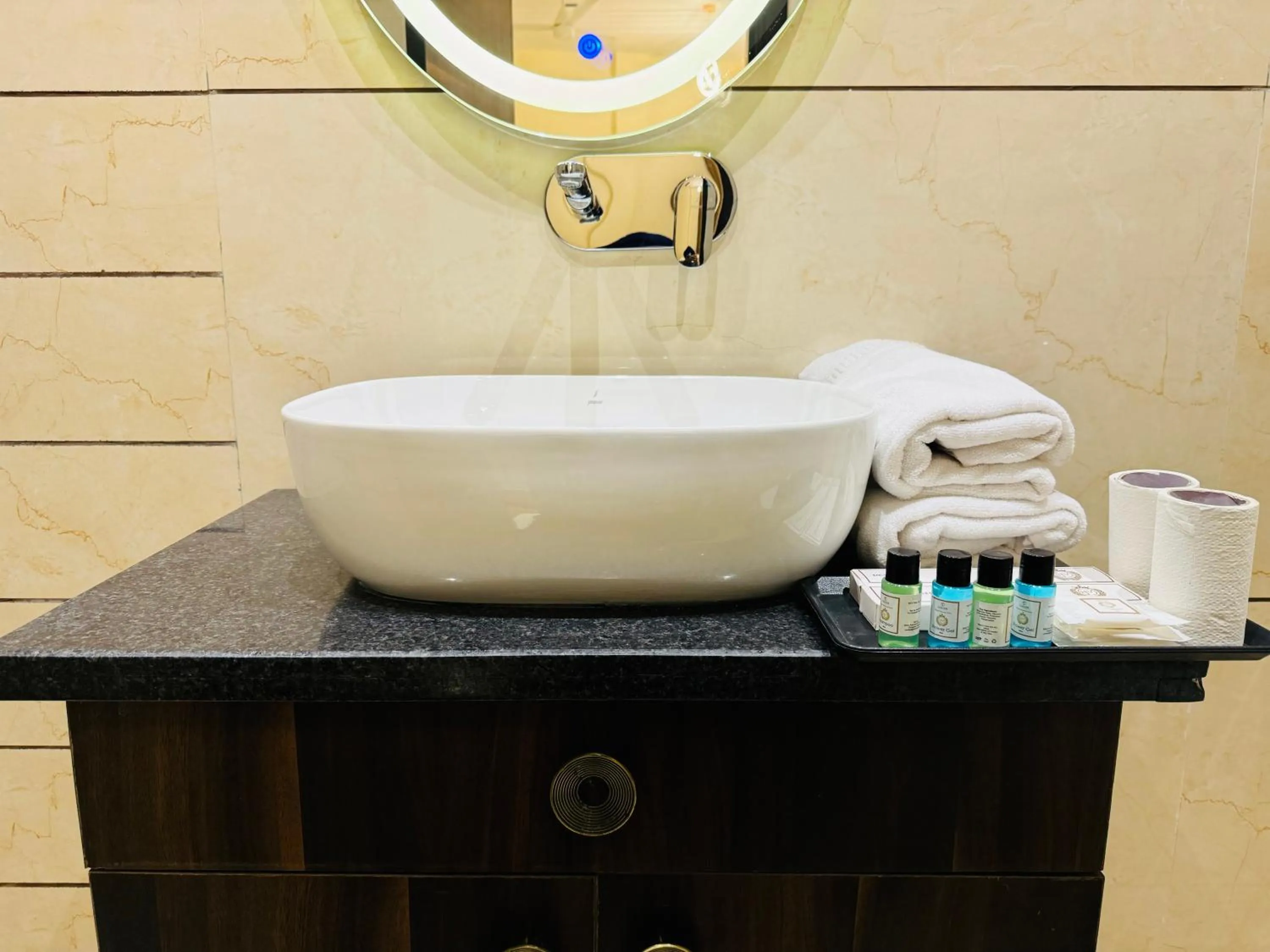 Bathroom in Hotel Heaven View - 50m From Golden Temple