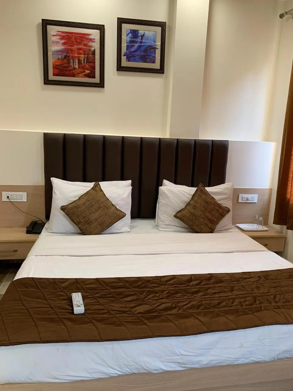 Bedroom, Bed in Hotel Heaven View - 50m From Golden Temple